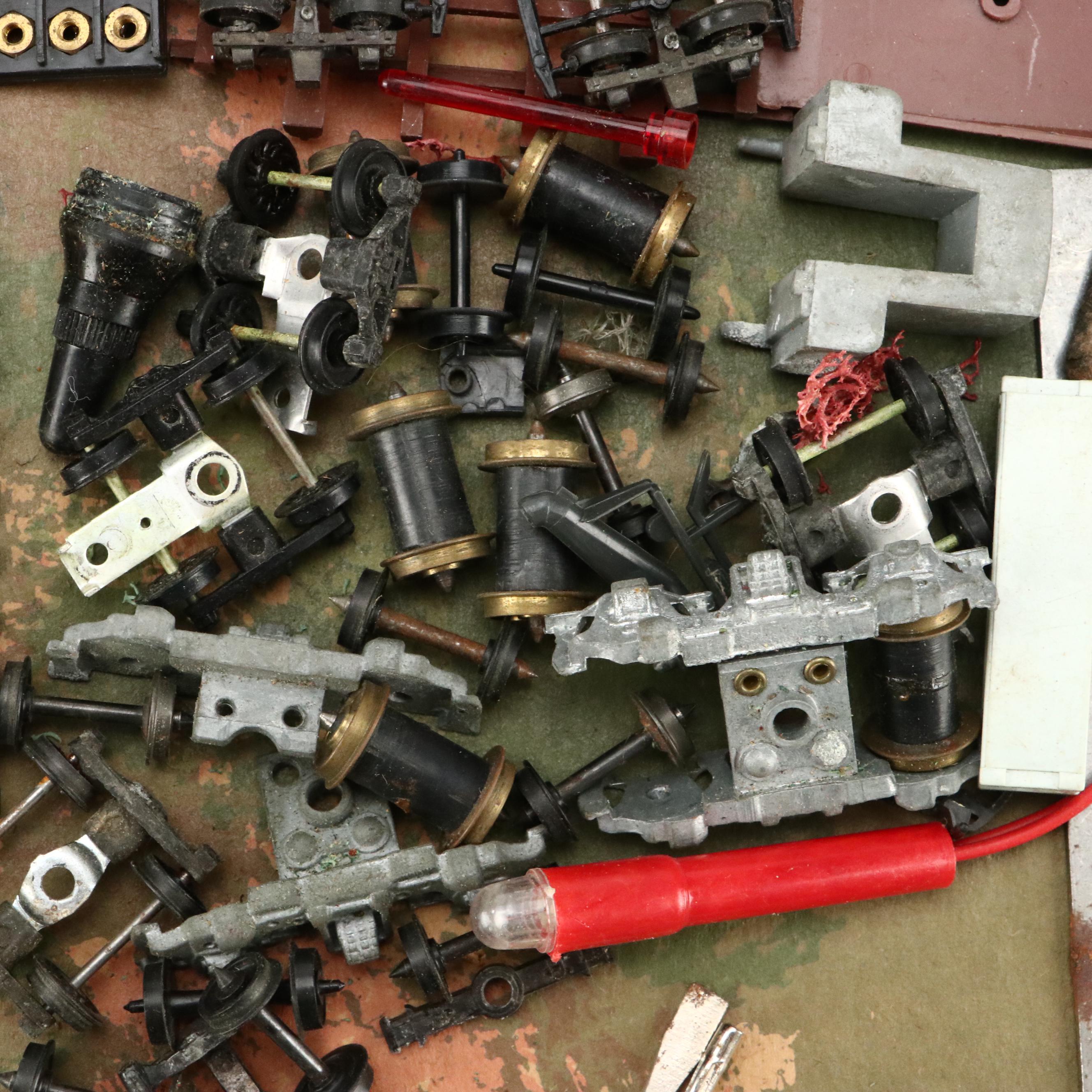 Athearn Santa Fe F7A and Other Diesel Locomotives with Boxcars and Tracks