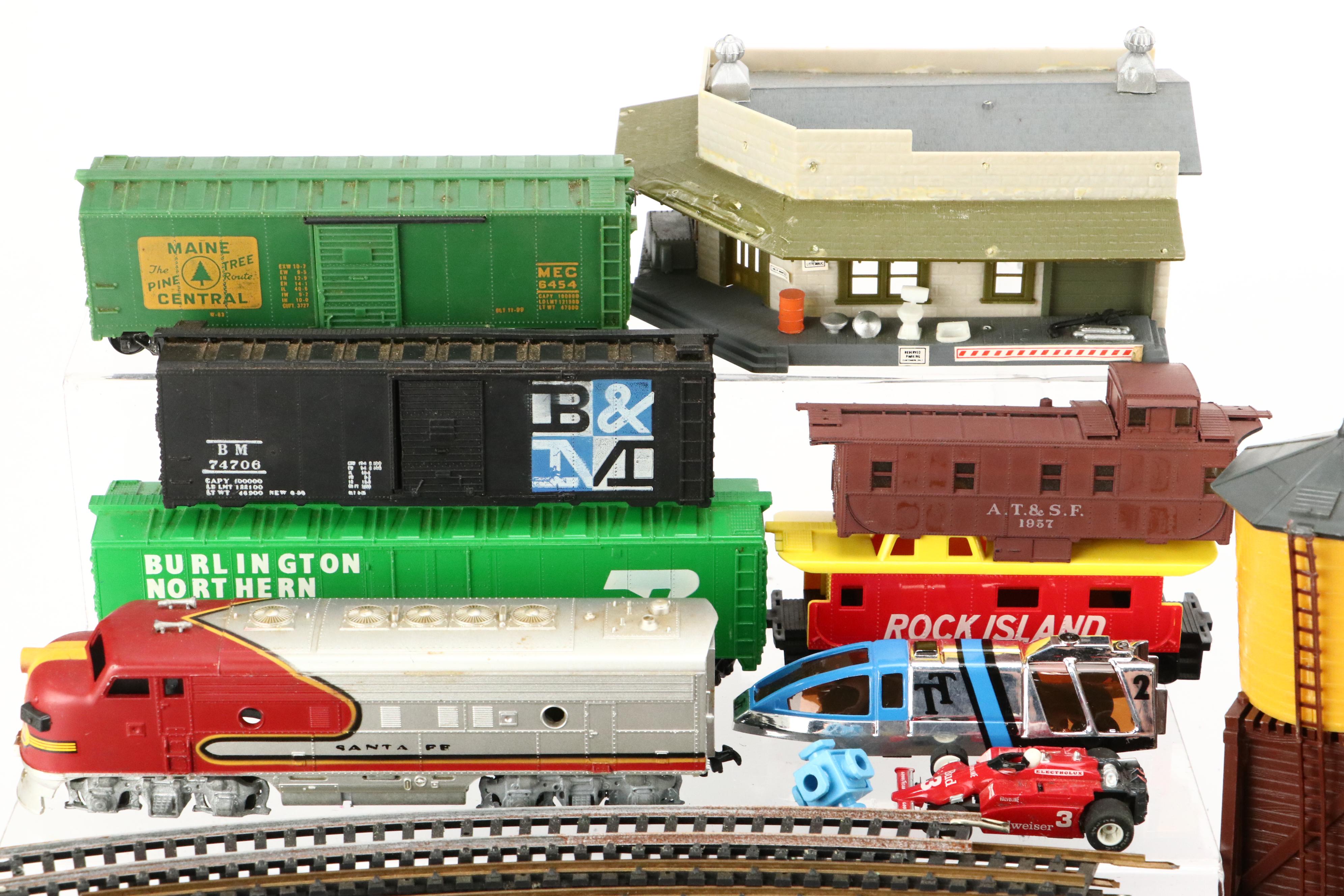 Athearn Santa Fe F7A and Other Diesel Locomotives with Boxcars and Tracks