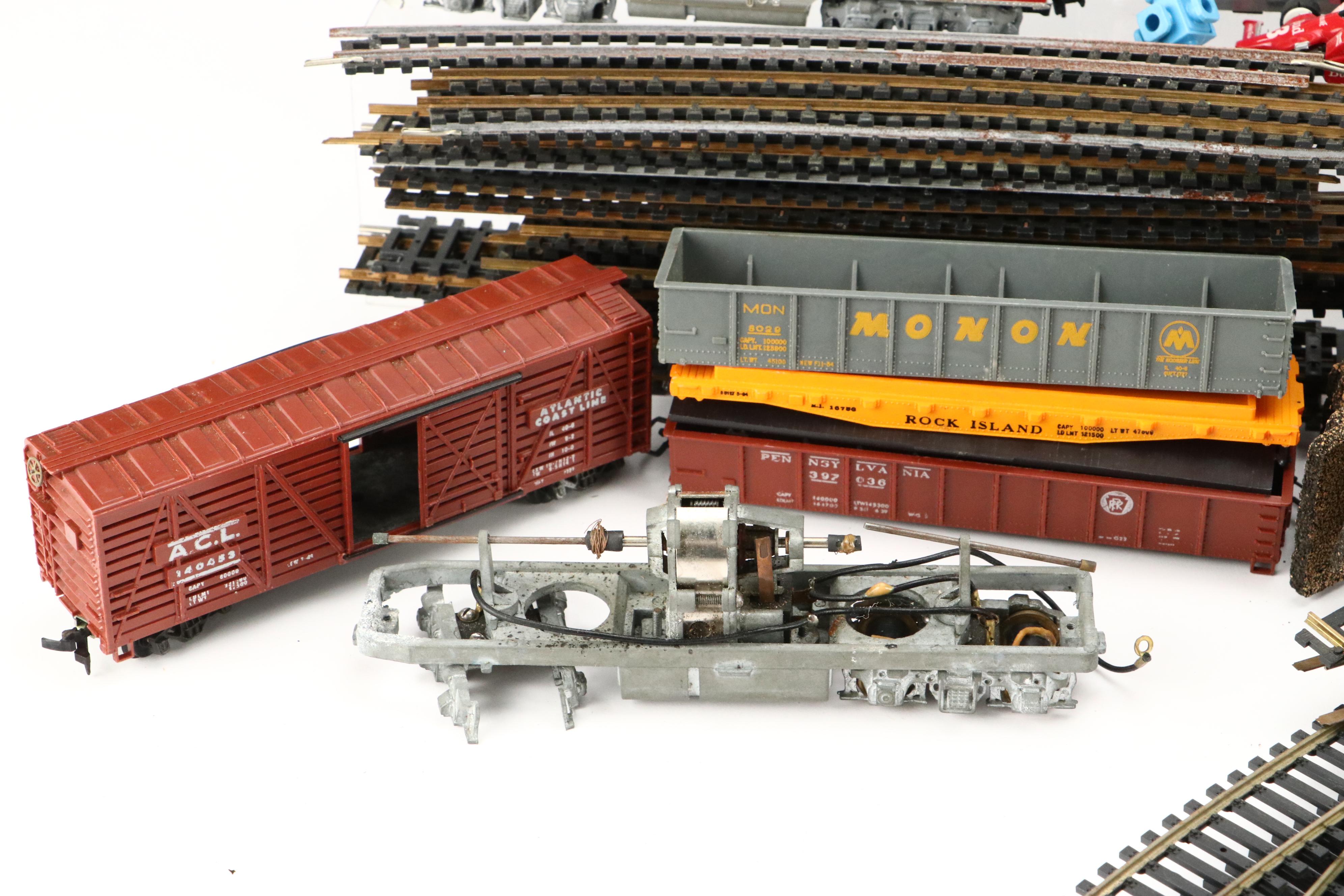 Athearn Santa Fe F7A and Other Diesel Locomotives with Boxcars and Tracks