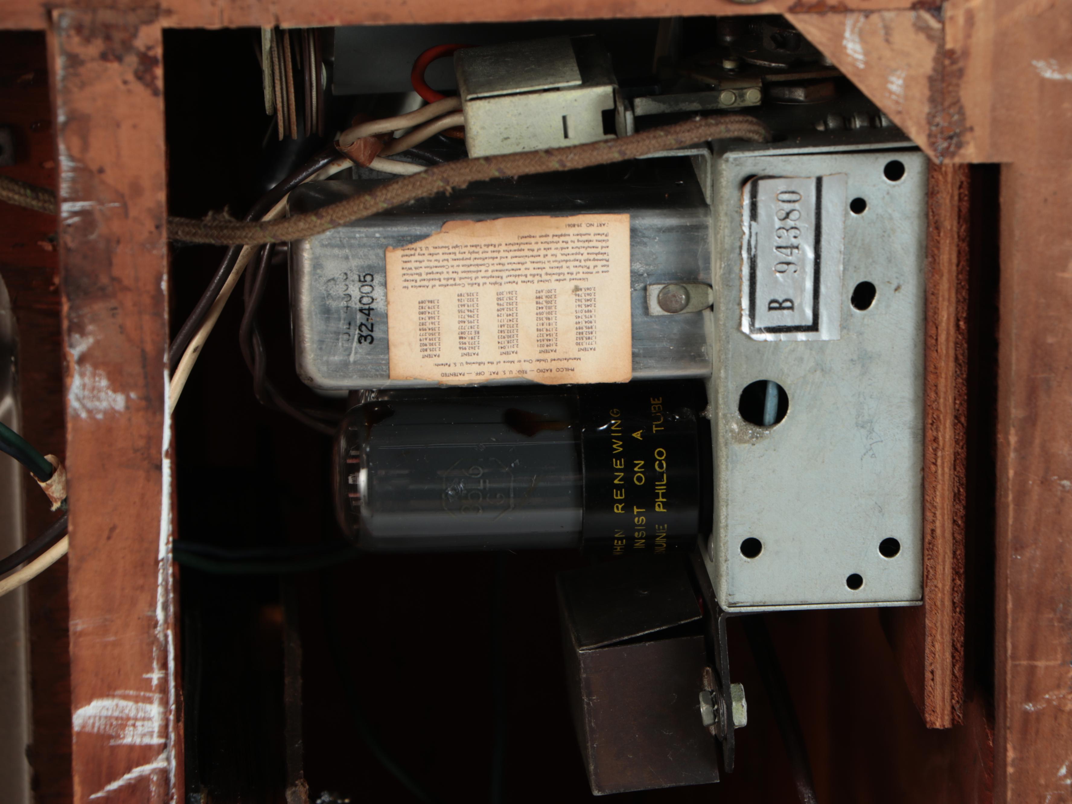 Philco Art Deco Style Wood Tabletop Record Player and Tube Radio, 1940s