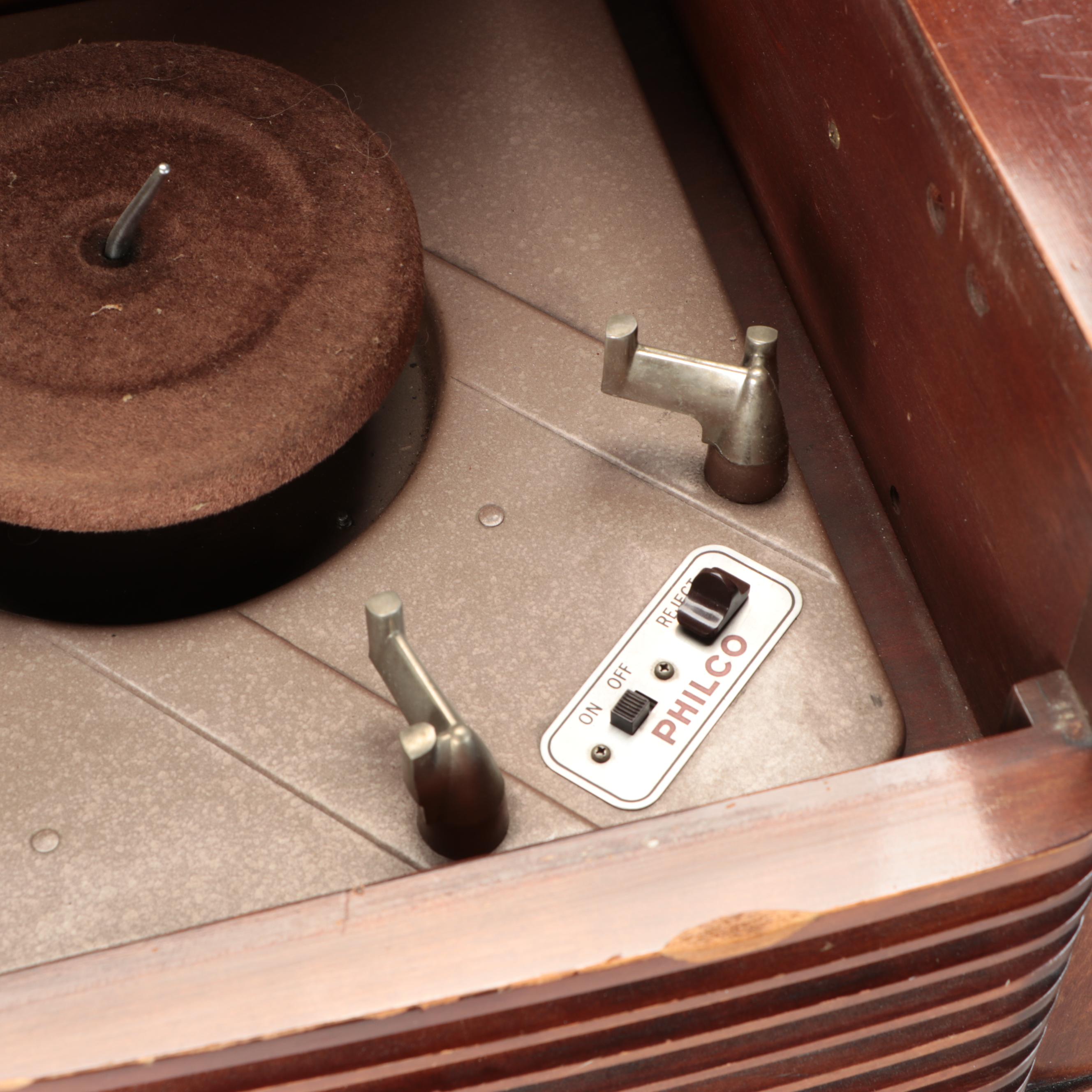 Philco Art Deco Style Wood Tabletop Record Player and Tube Radio, 1940s