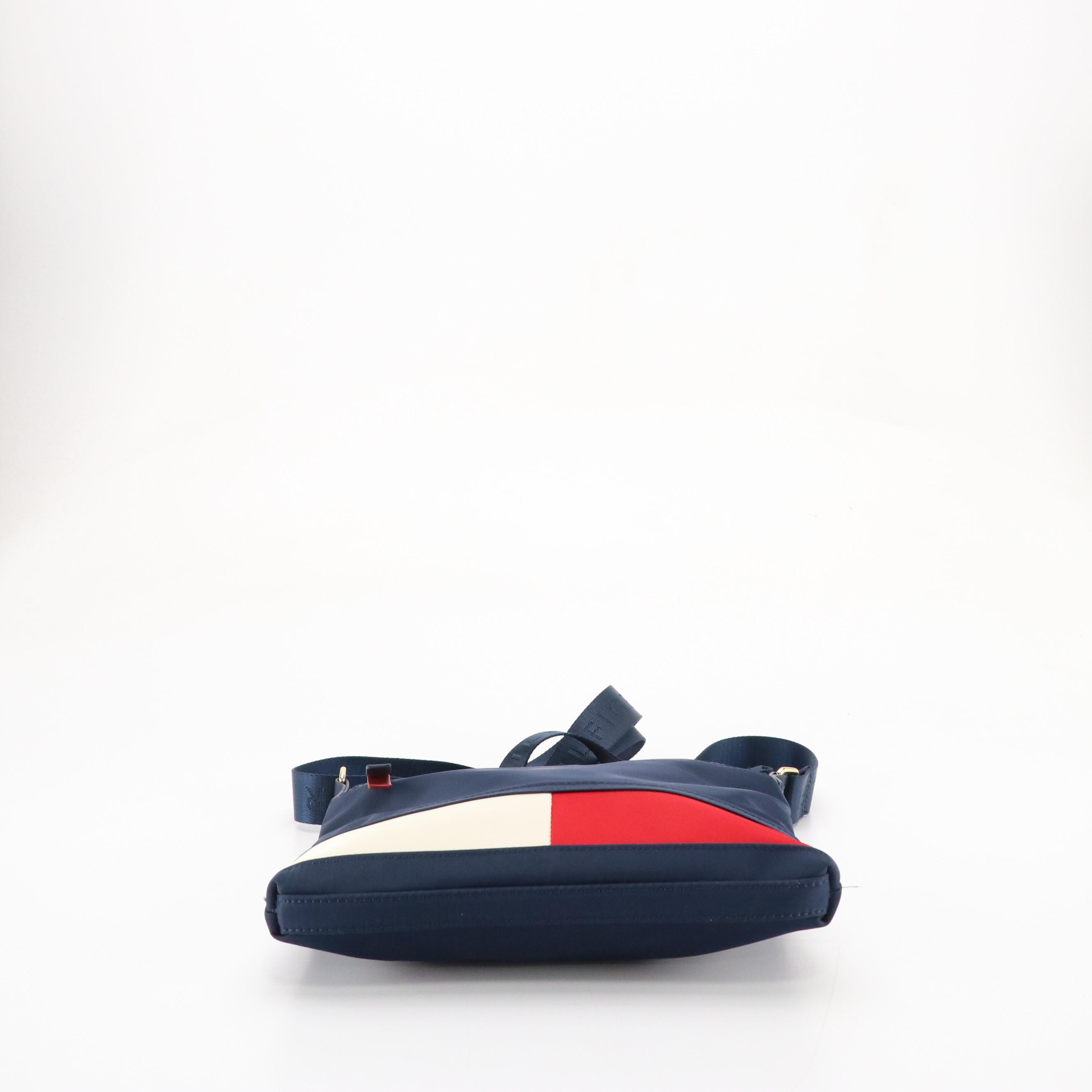 Tommy Hilfiger Zippered Nylon Messenger Bag