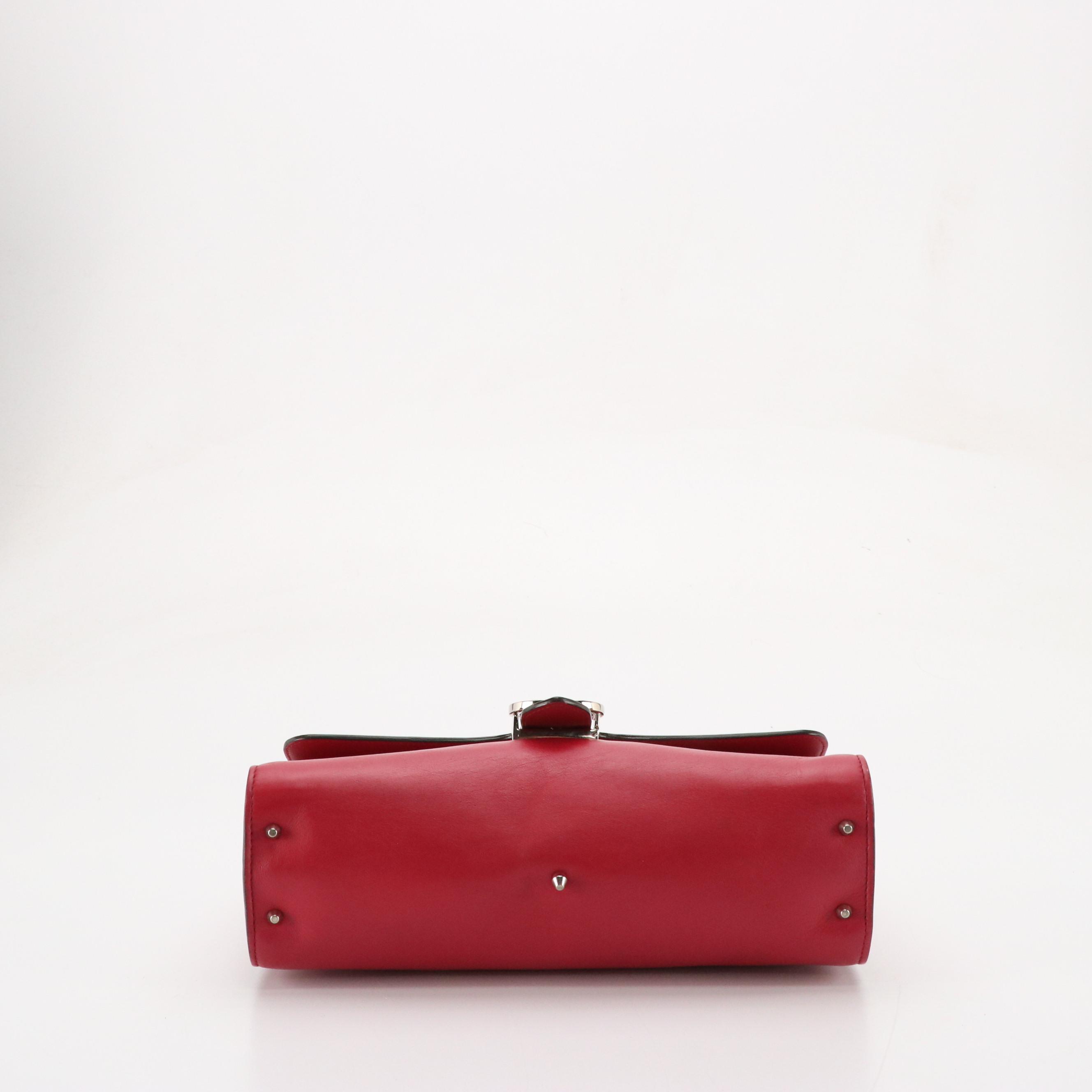 Gucci Interlocking G Back Zipper Shoulder Bag in Calfskin Leather