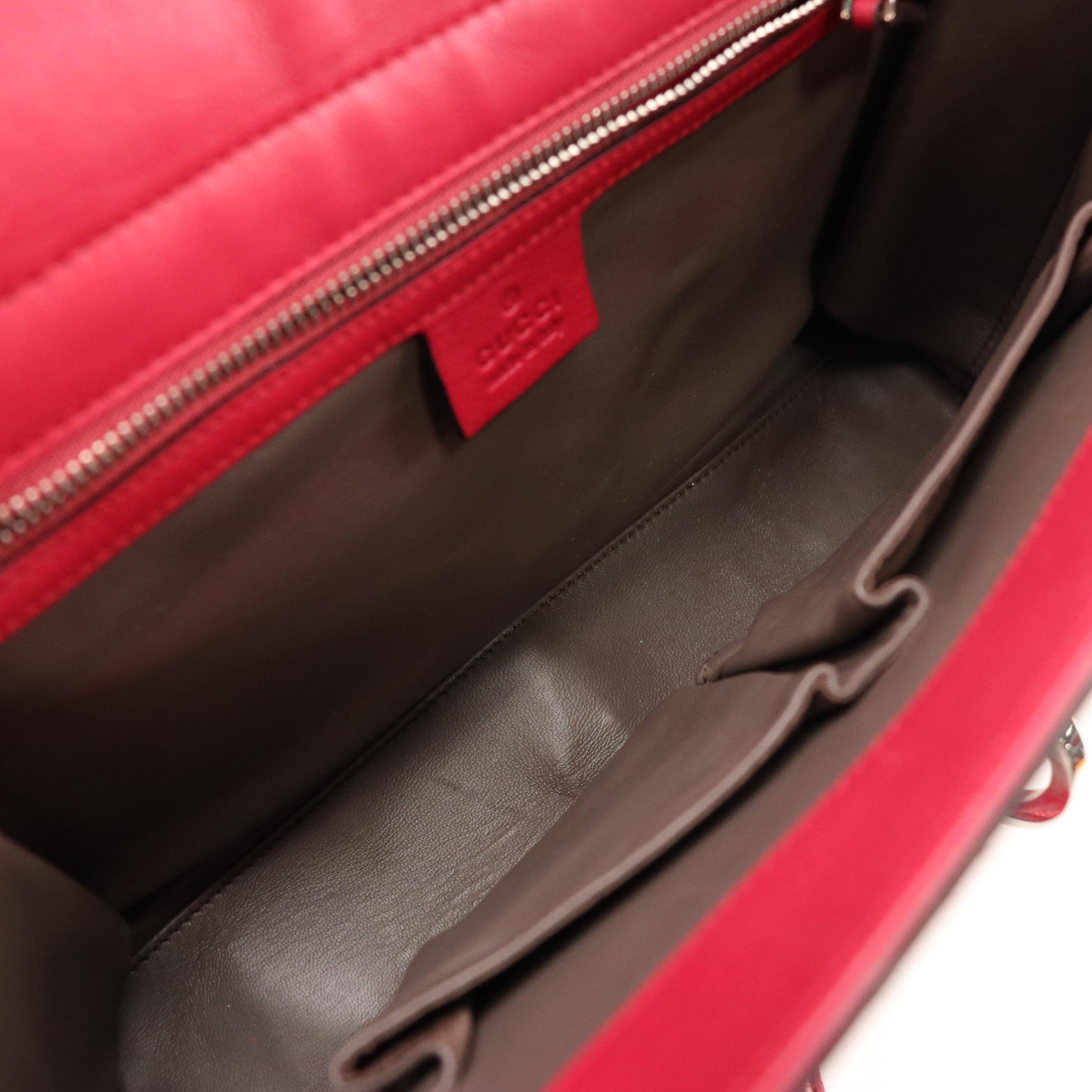 Gucci Interlocking G Back Zipper Shoulder Bag in Calfskin Leather