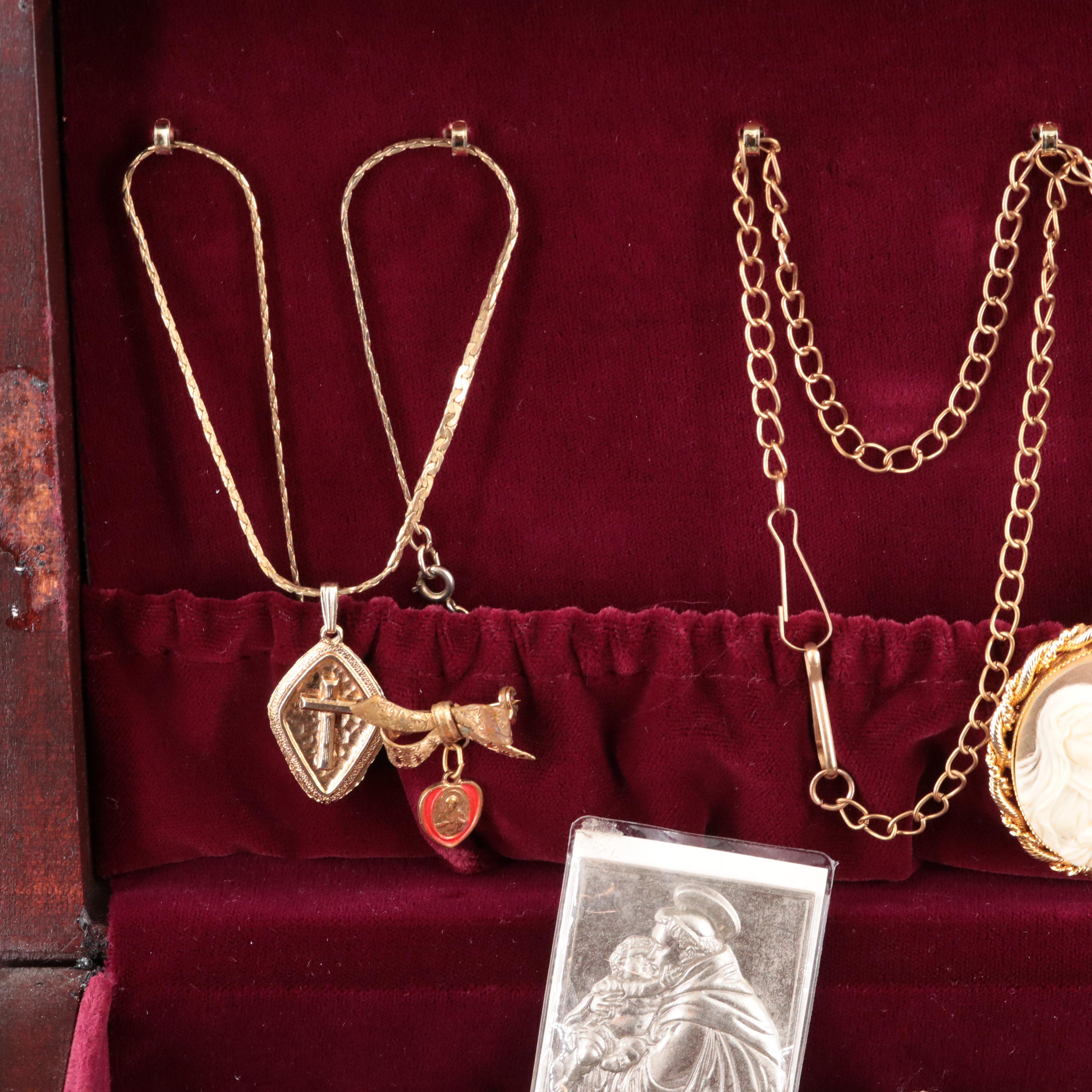 Uncommon Discoveries: Jewelry Collection