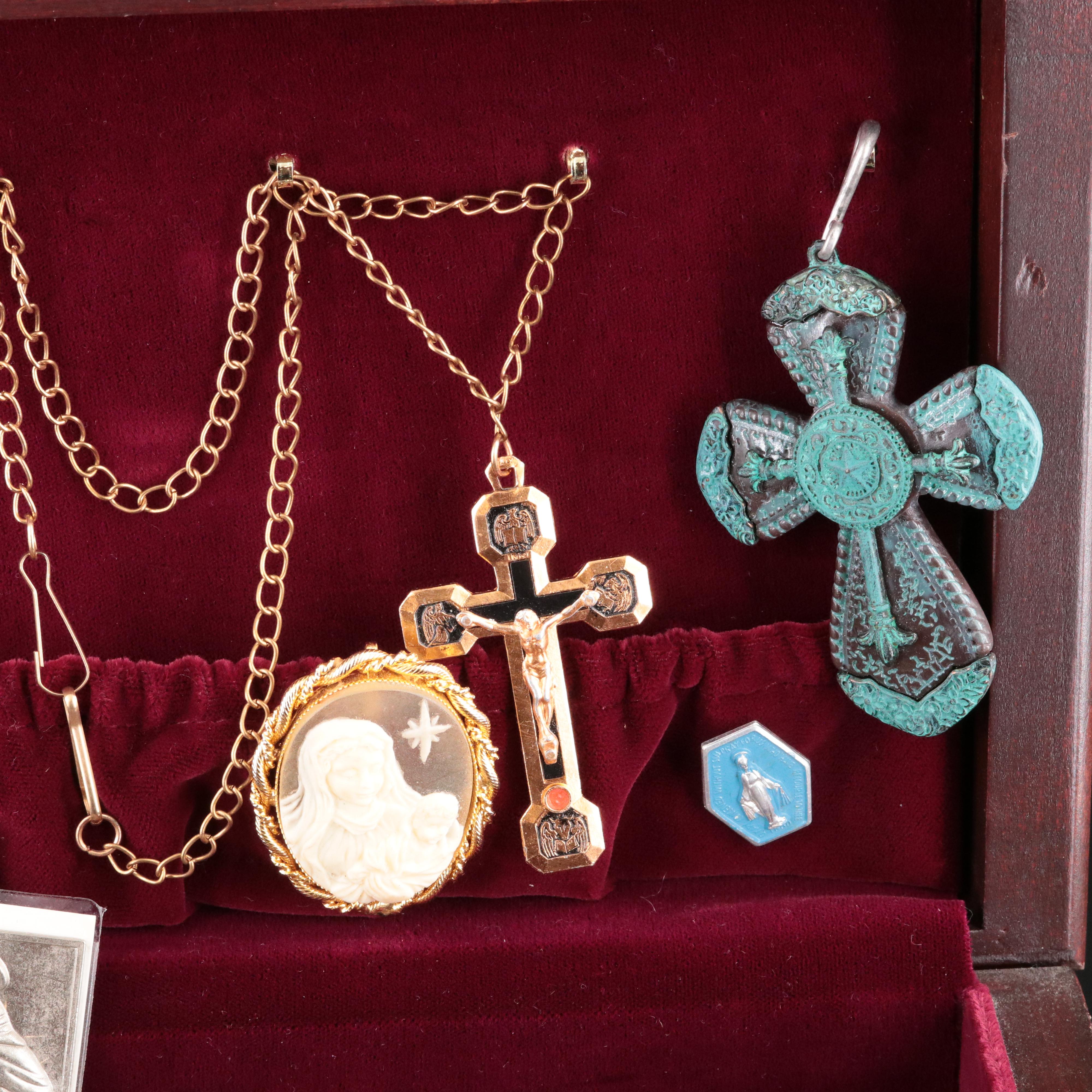 Uncommon Discoveries: Jewelry Collection