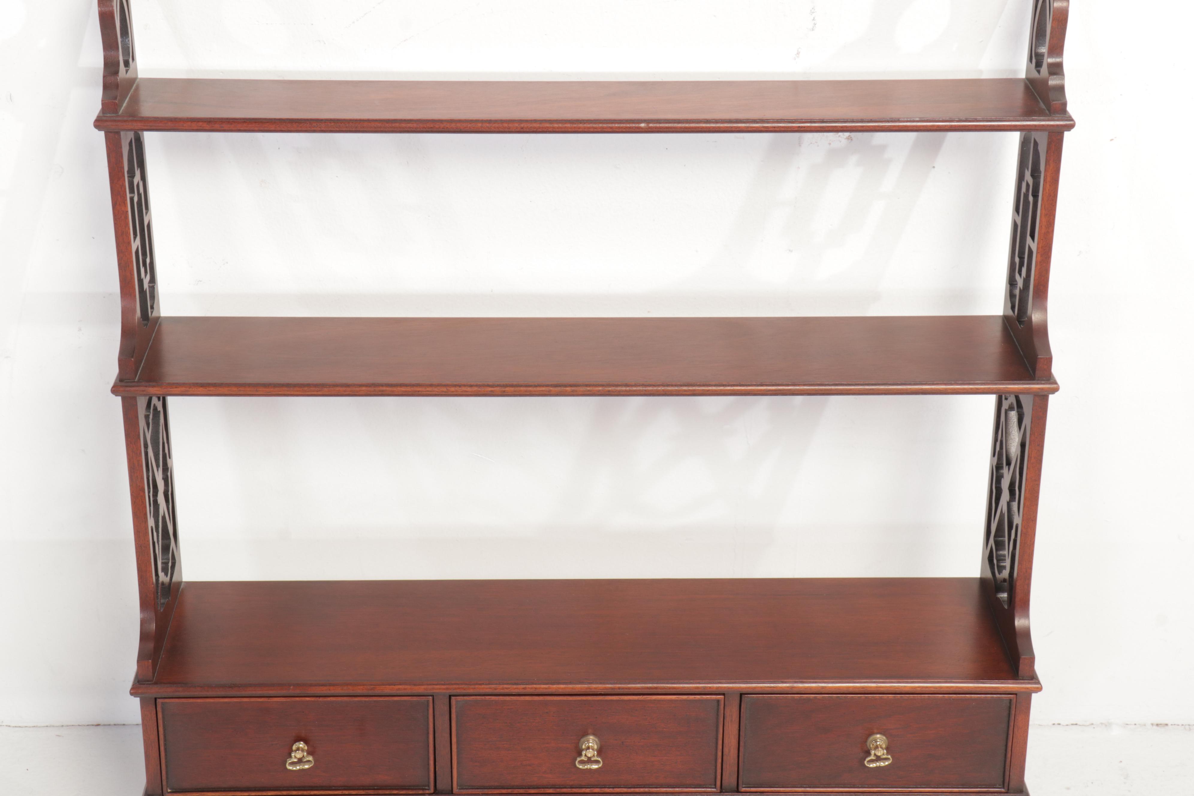 Southampton Federal Style Mahogany Hanging Wall Shelf, Late 20th Century