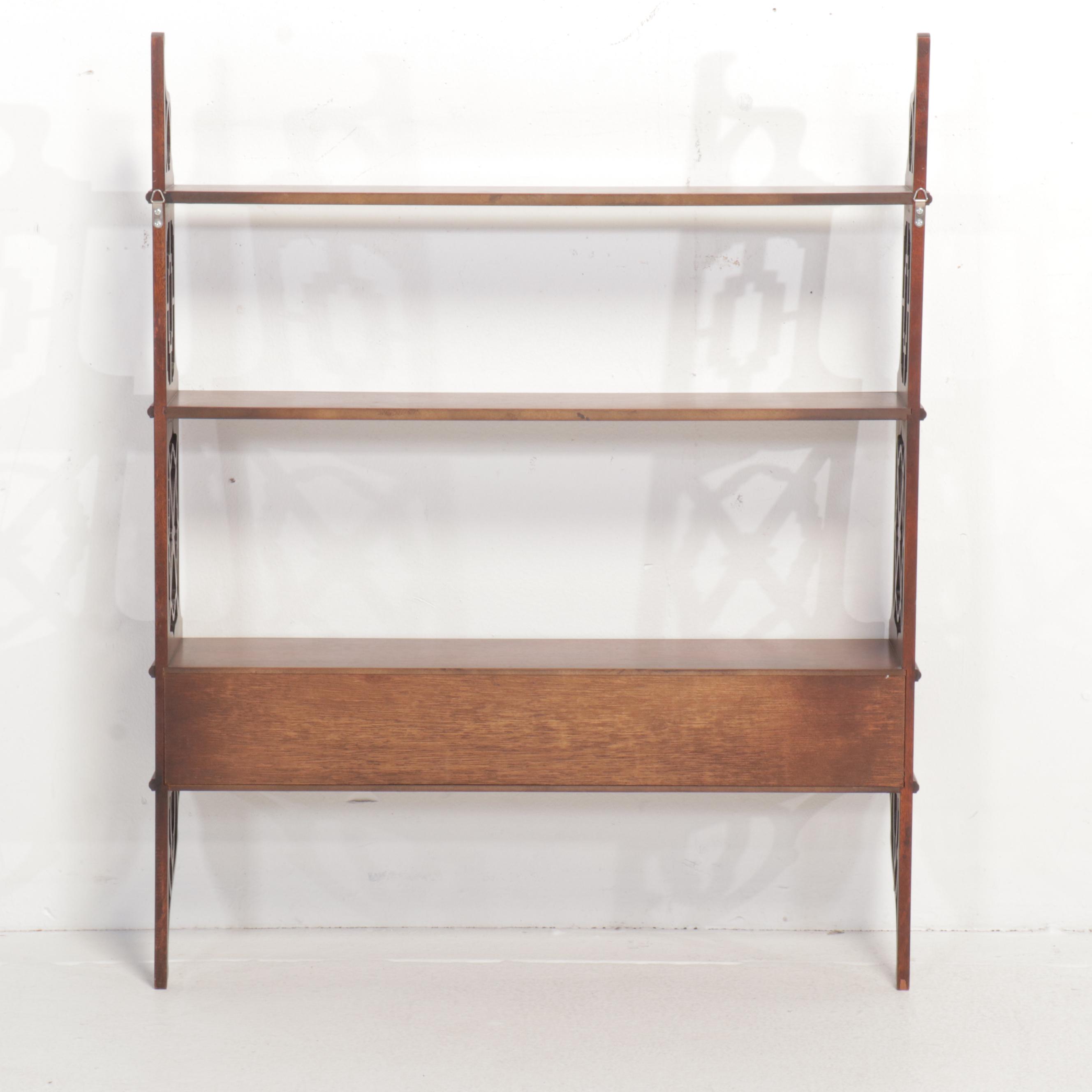 Southampton Federal Style Mahogany Hanging Wall Shelf, Late 20th Century