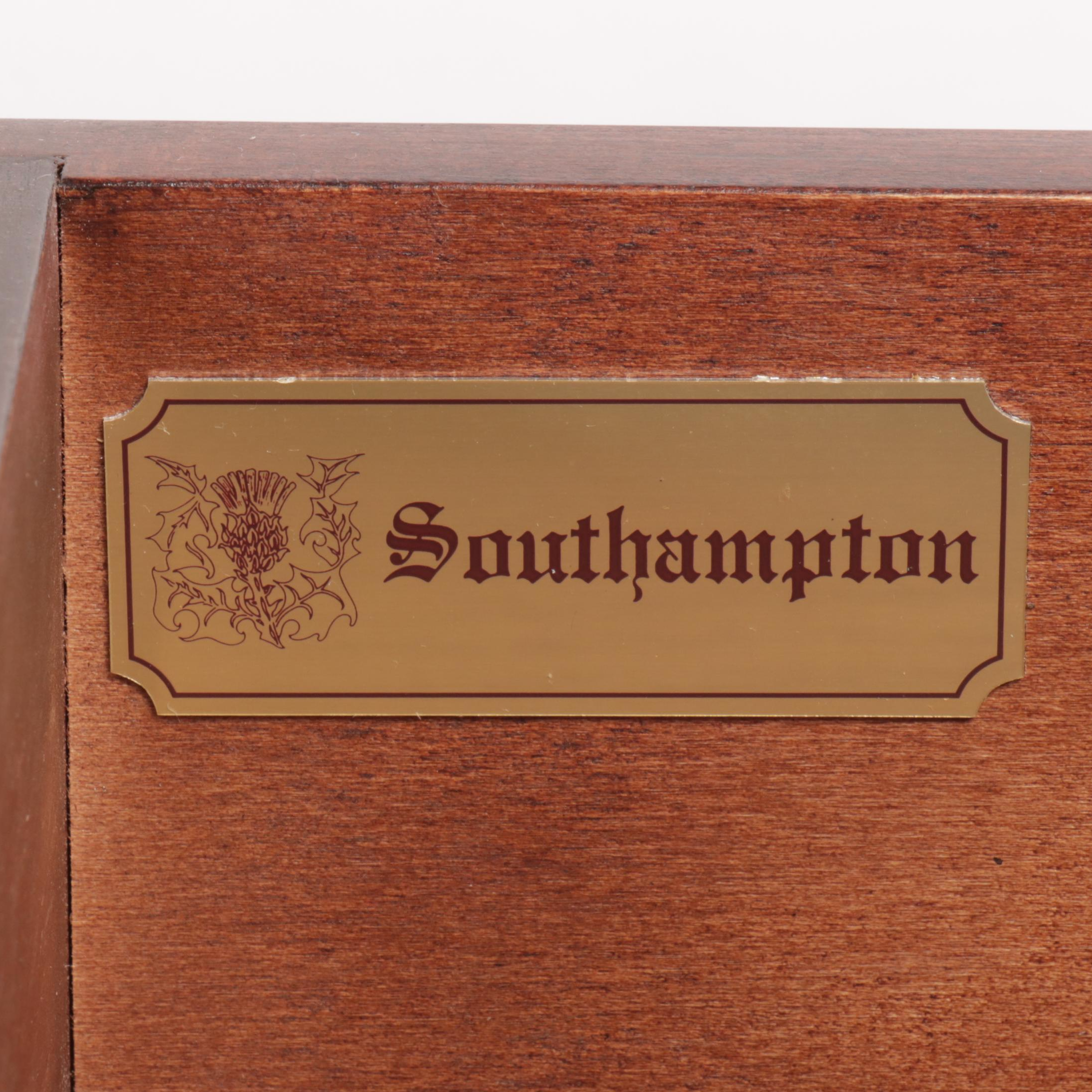 Southampton Federal Style Mahogany Hanging Wall Shelf, Late 20th Century