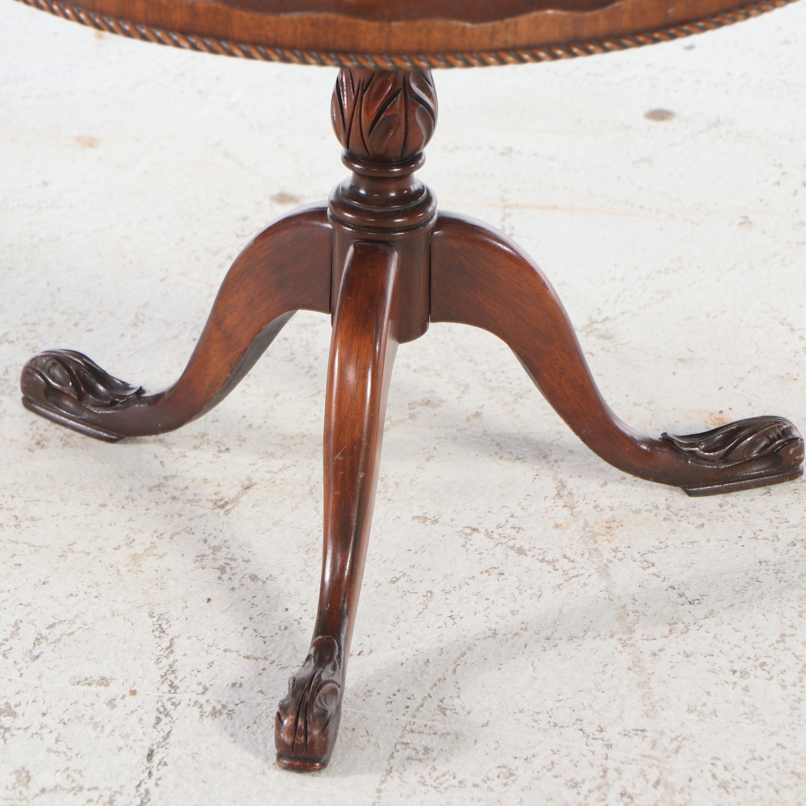 Georgian Style Mahogany Two-Tiered Dumbwaiter, 20th Century