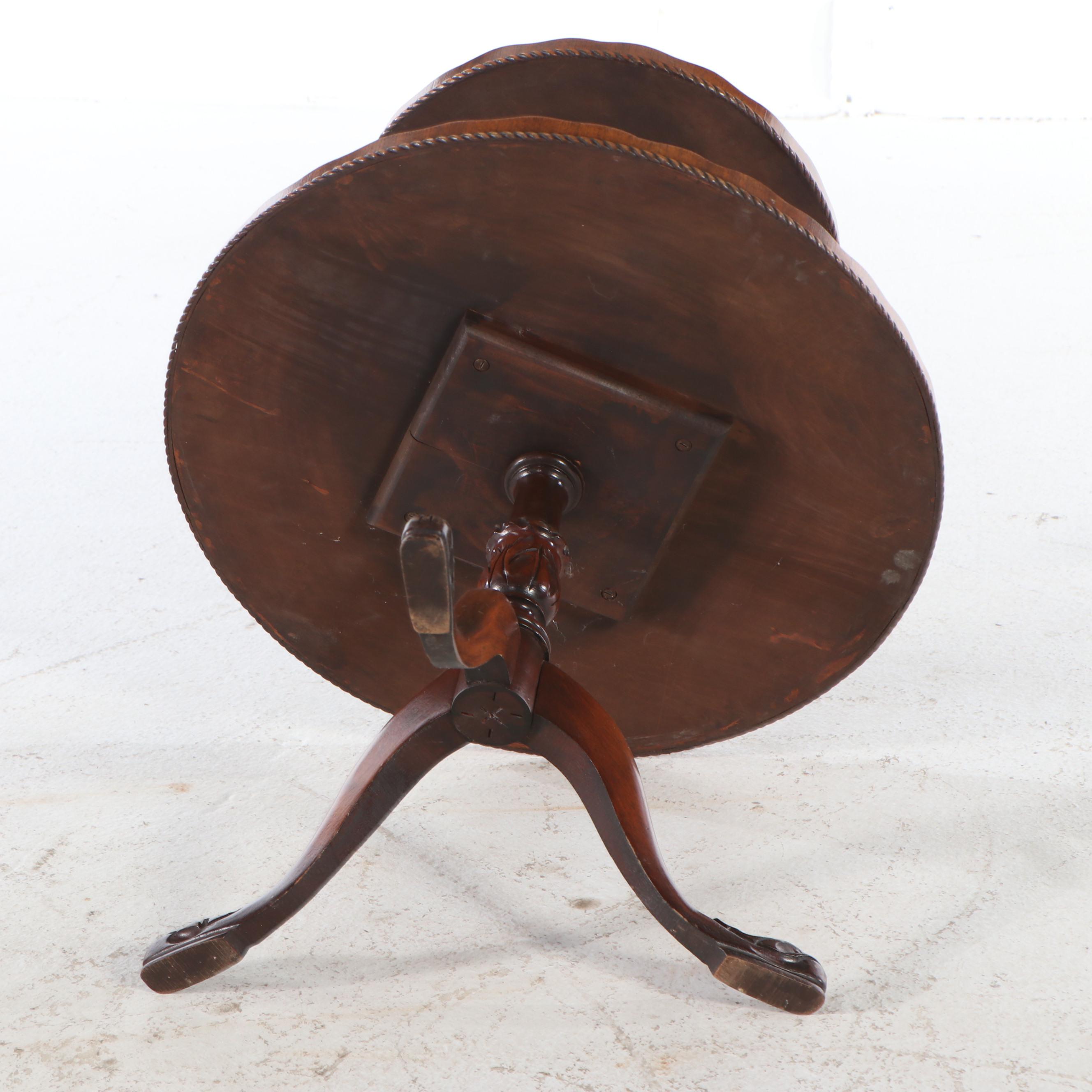 Georgian Style Mahogany Two-Tiered Dumbwaiter, 20th Century