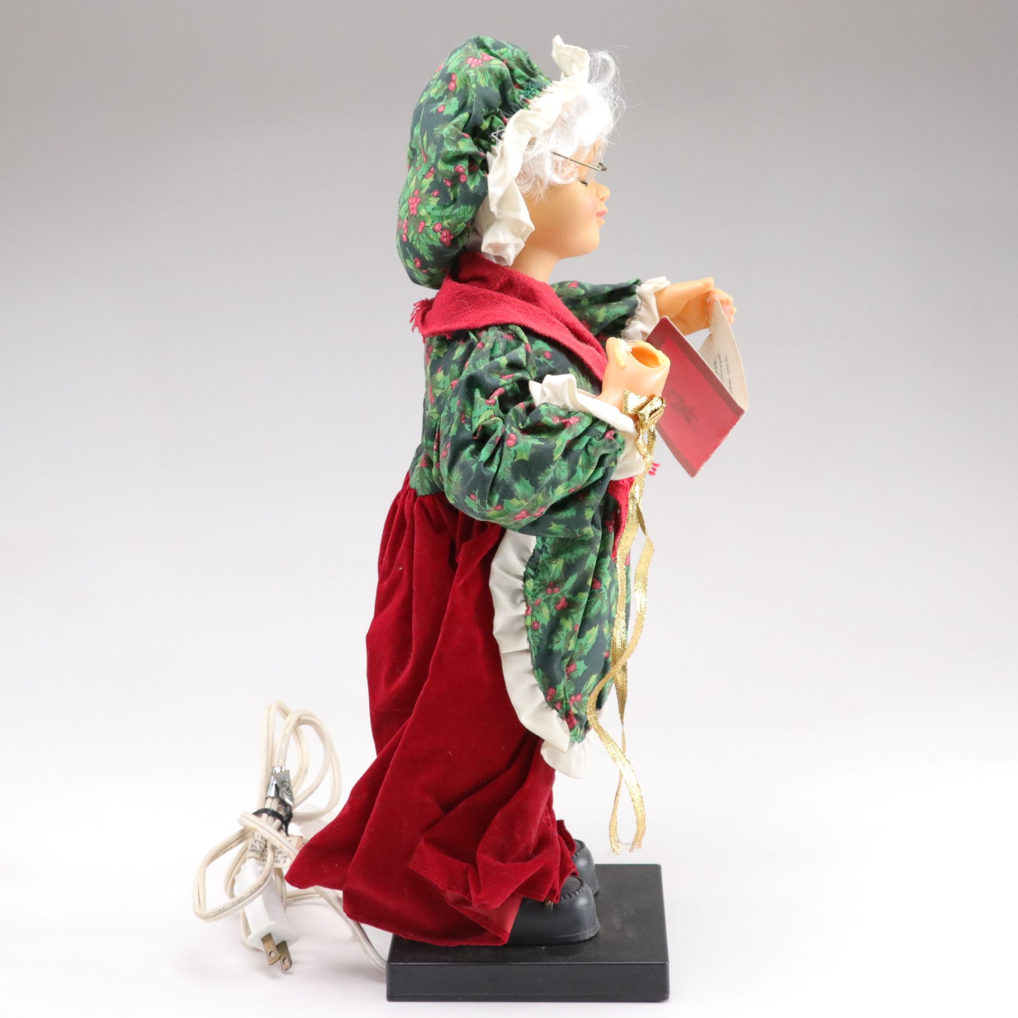 Santa Claus and Mrs. Claus with Light Post in Set of Animated Caroling Figures