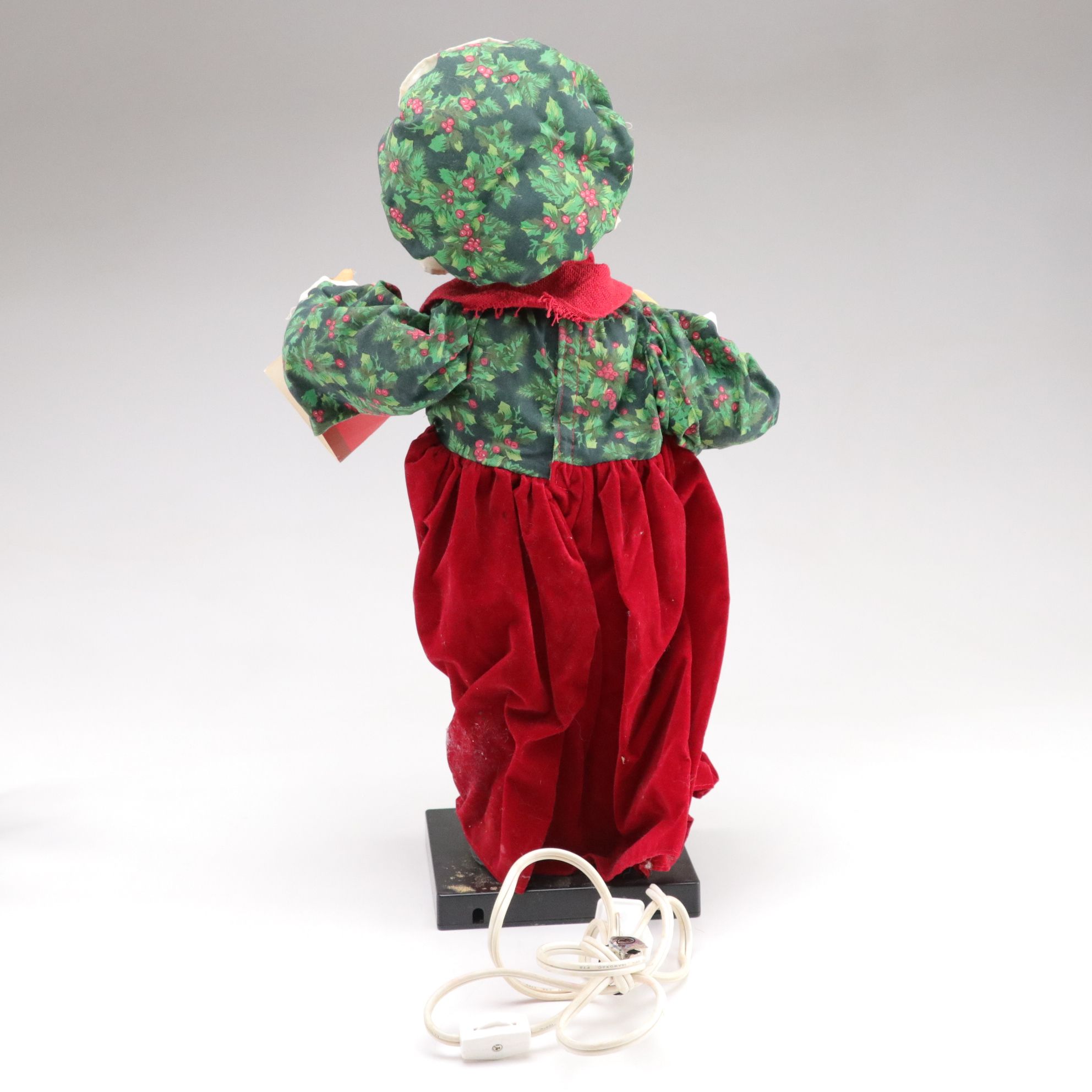 Santa Claus and Mrs. Claus with Light Post in Set of Animated Caroling Figures