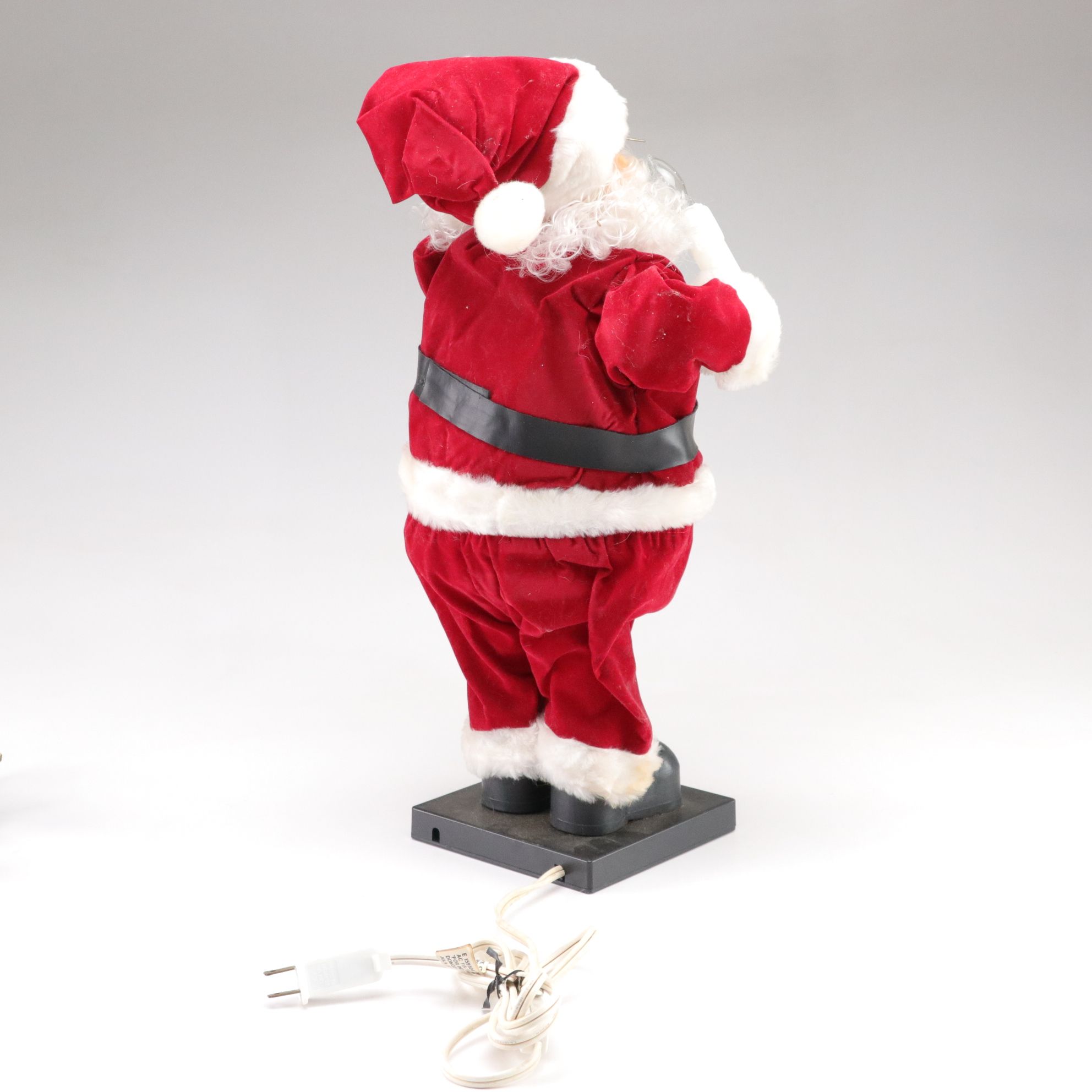 Santa Claus and Mrs. Claus with Light Post in Set of Animated Caroling Figures