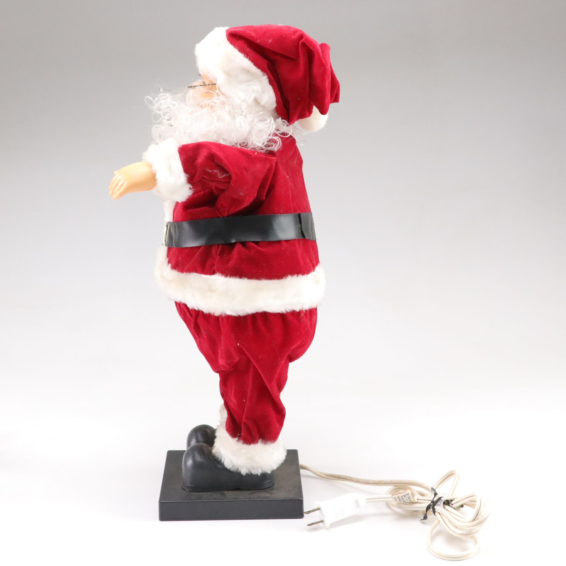 Santa Claus and Mrs. Claus with Light Post in Set of Animated Caroling Figures