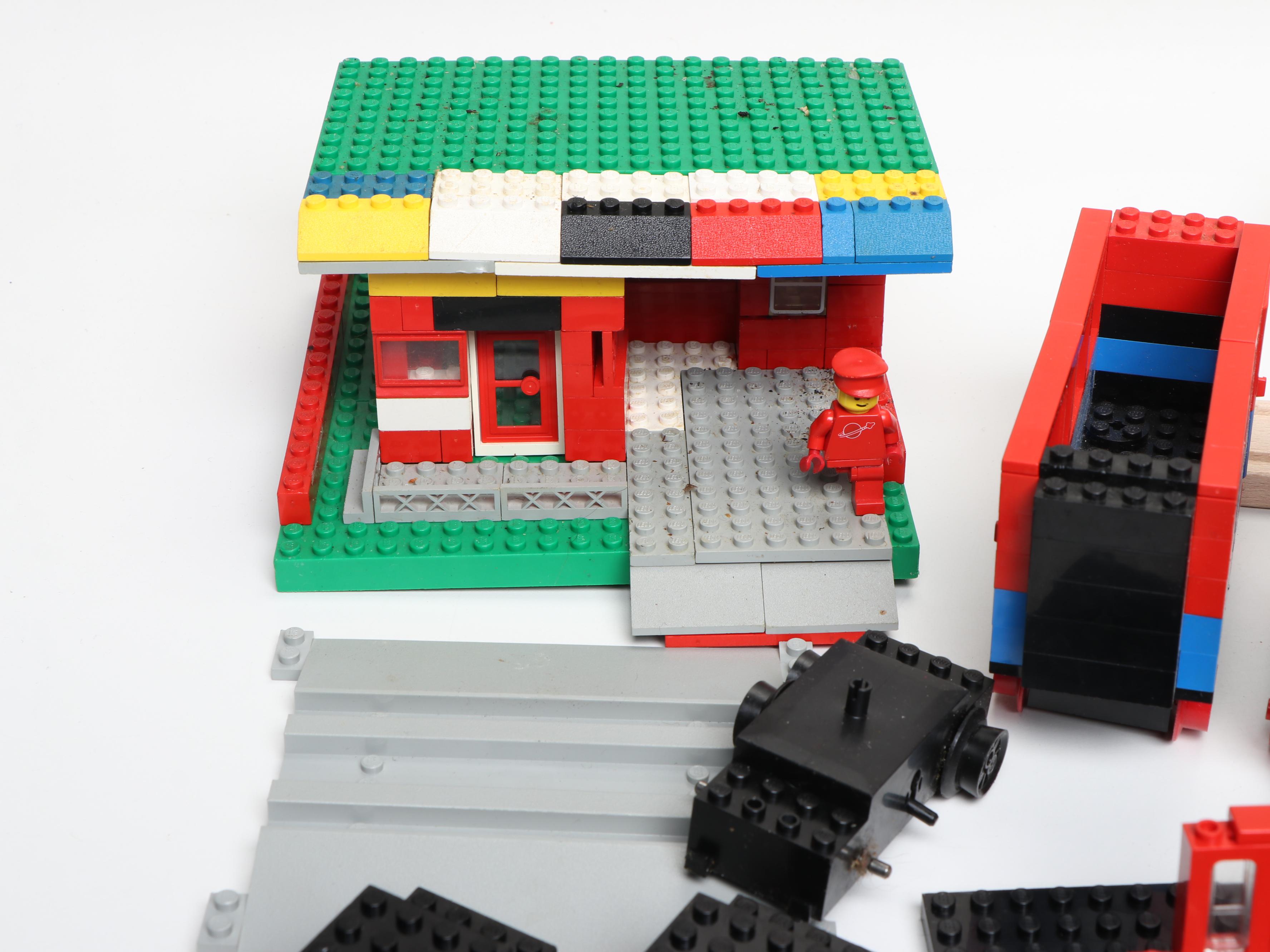 Wood and Plastic Toy Train Sets with National Geographic Our Universe Space Kit