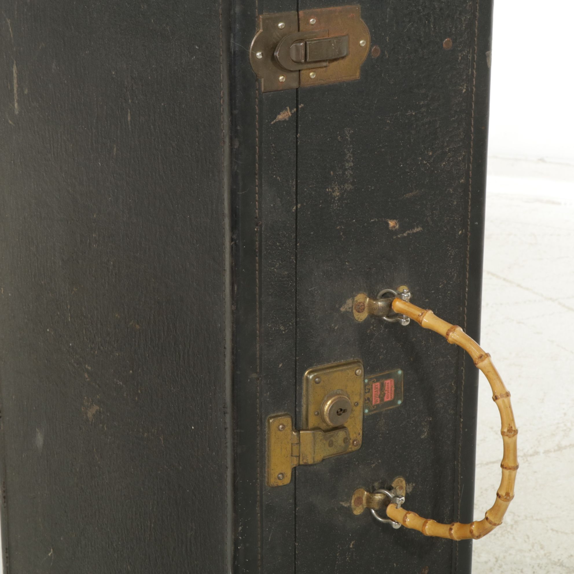 Wheary Airplane Wardrolette with Two Samsonite Suitcases