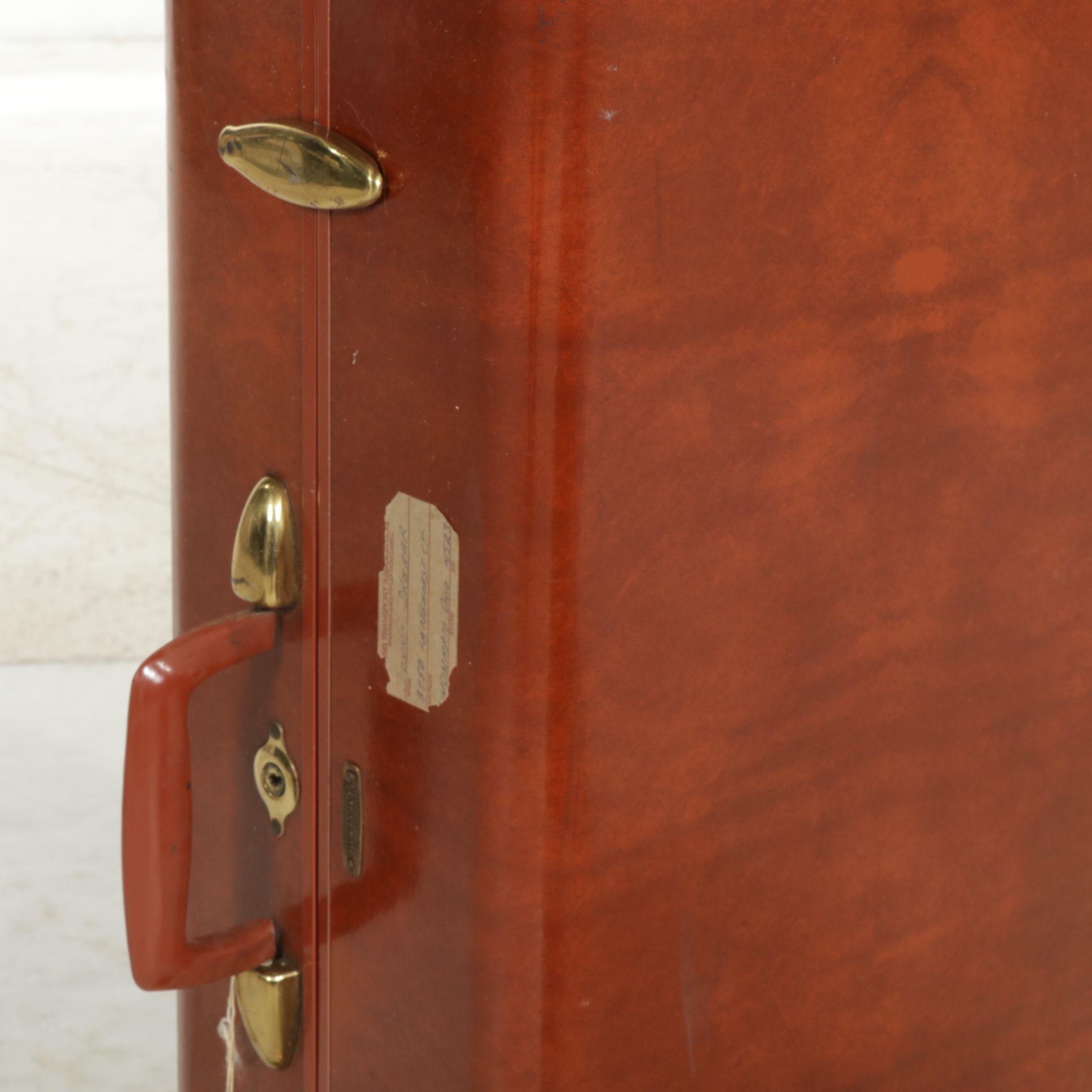 Wheary Airplane Wardrolette with Two Samsonite Suitcases