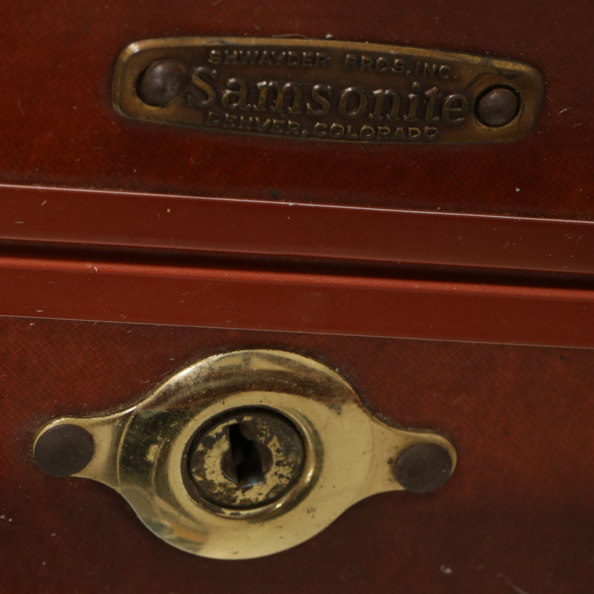 Wheary Airplane Wardrolette with Two Samsonite Suitcases