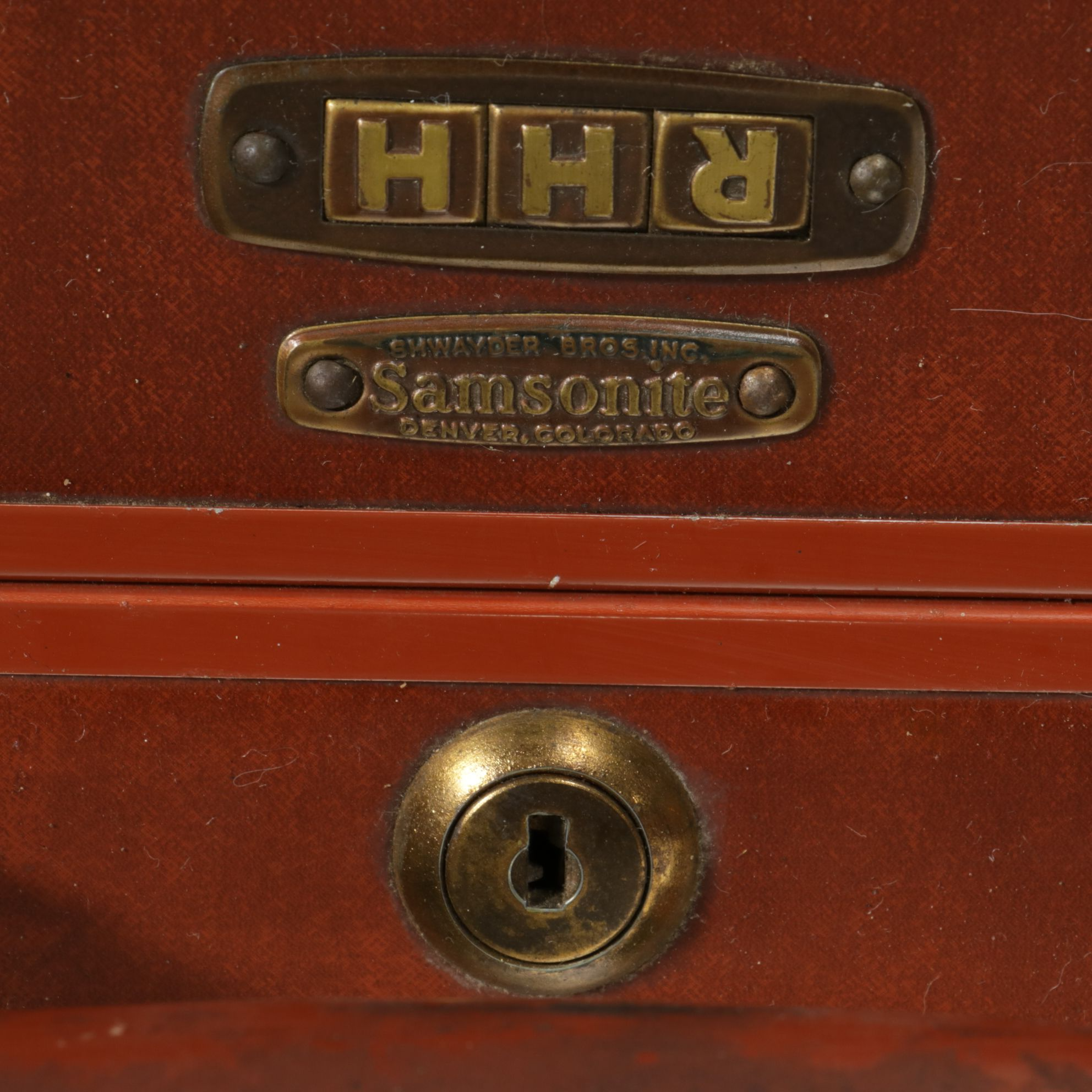 Wheary Airplane Wardrolette with Two Samsonite Suitcases