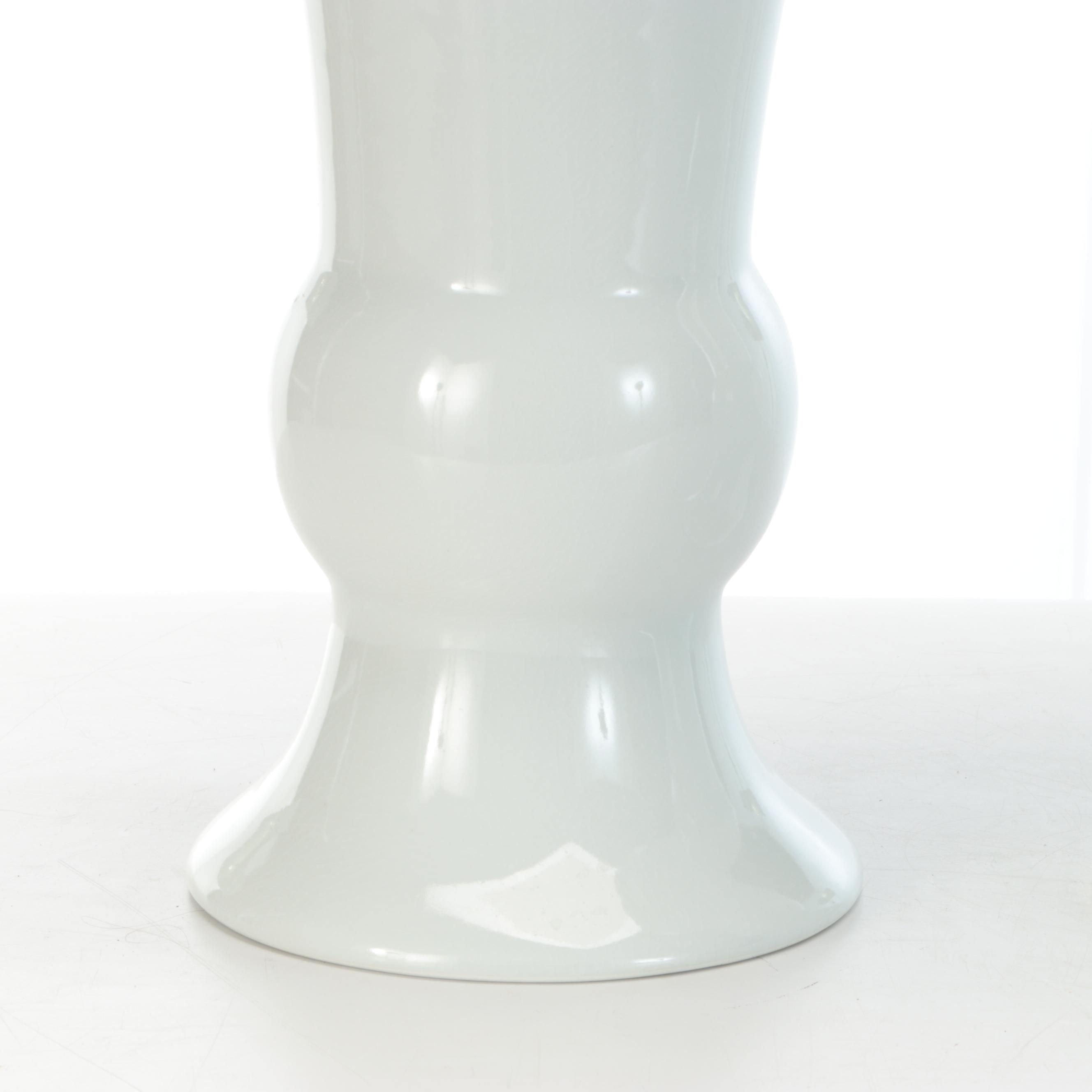 Chinese Williamsburg White Craquelure Ceramic Vases