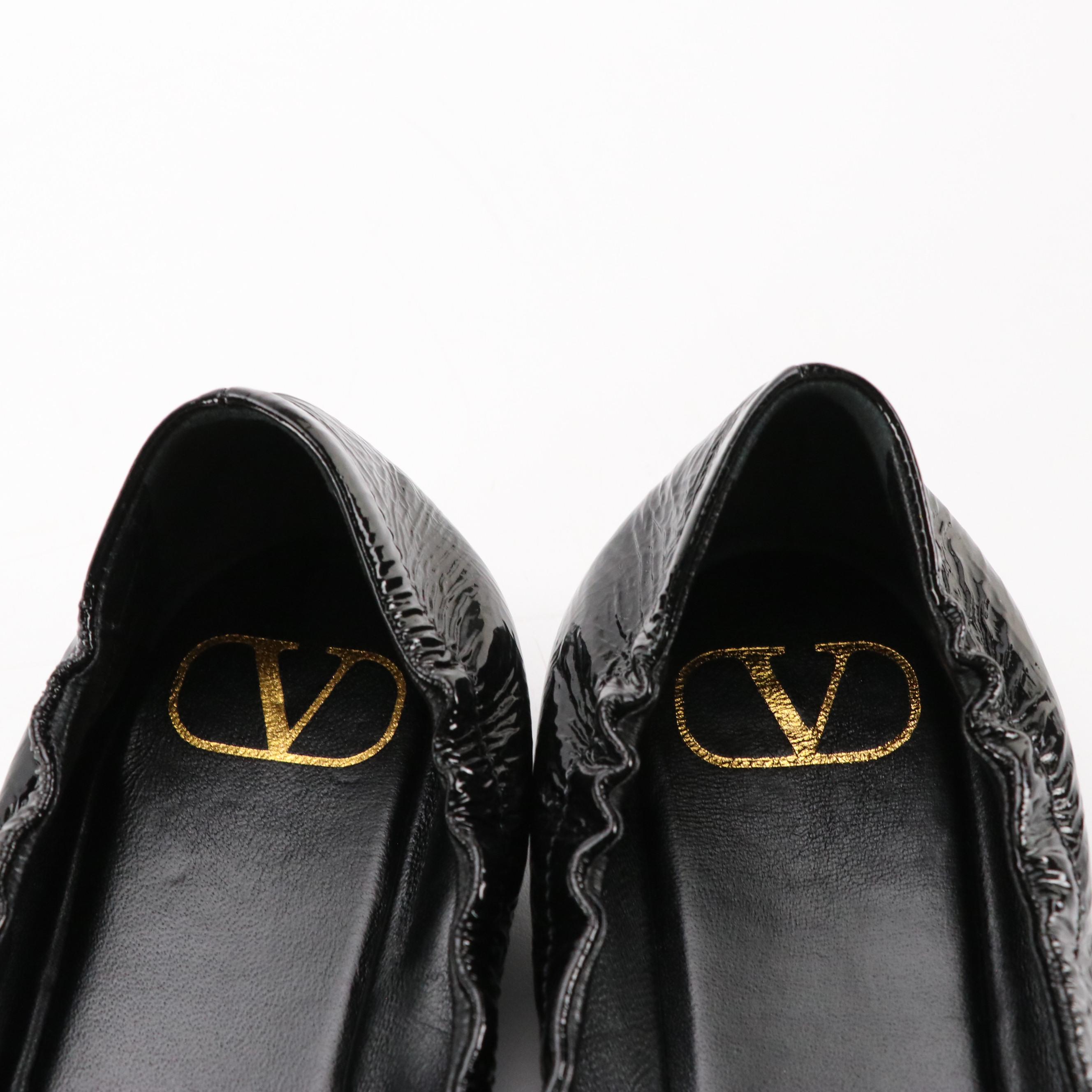 Valentino Garavani V-Logo Ballerina Flats in Crinkle Patent Leather with Box
