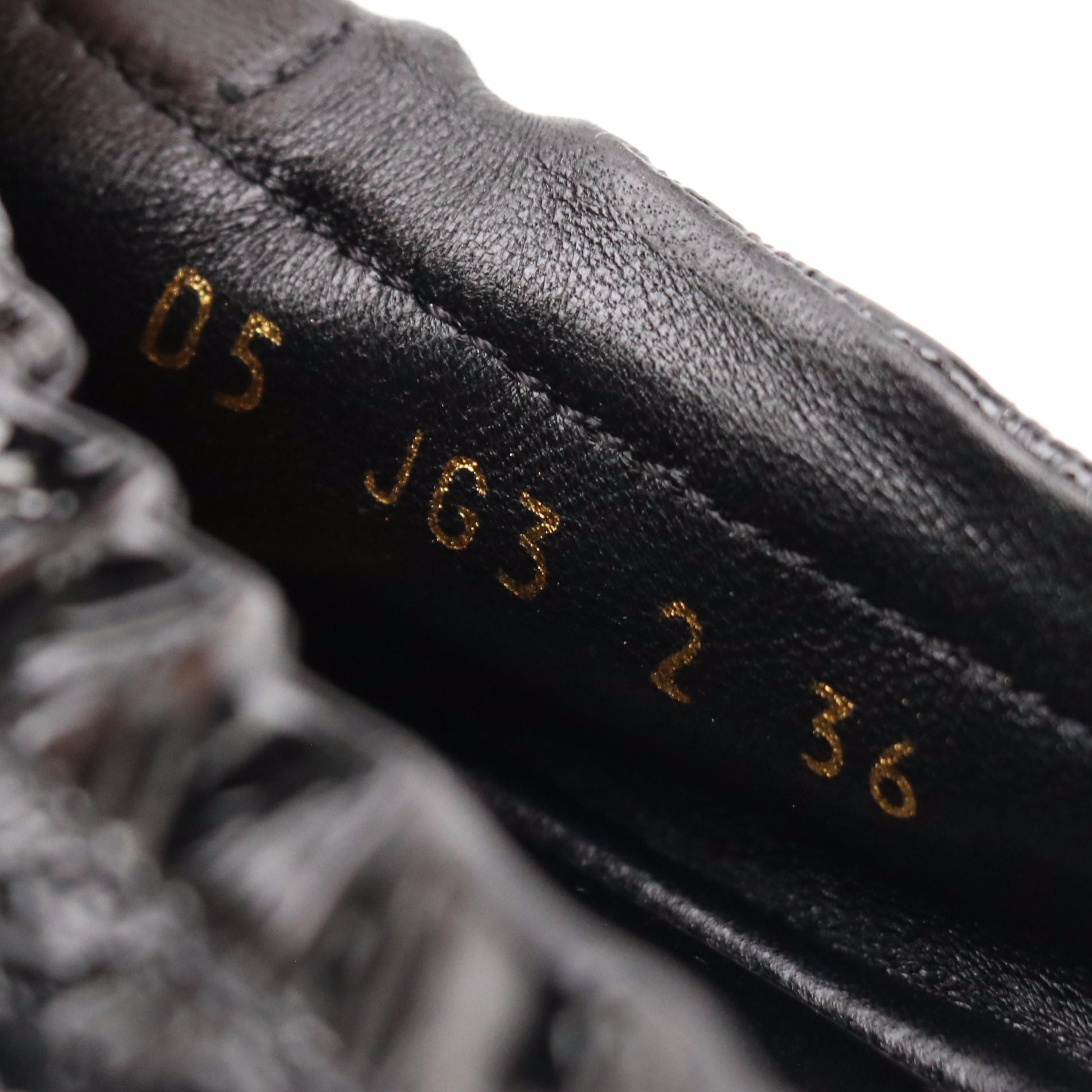 Valentino Garavani V-Logo Ballerina Flats in Crinkle Patent Leather with Box