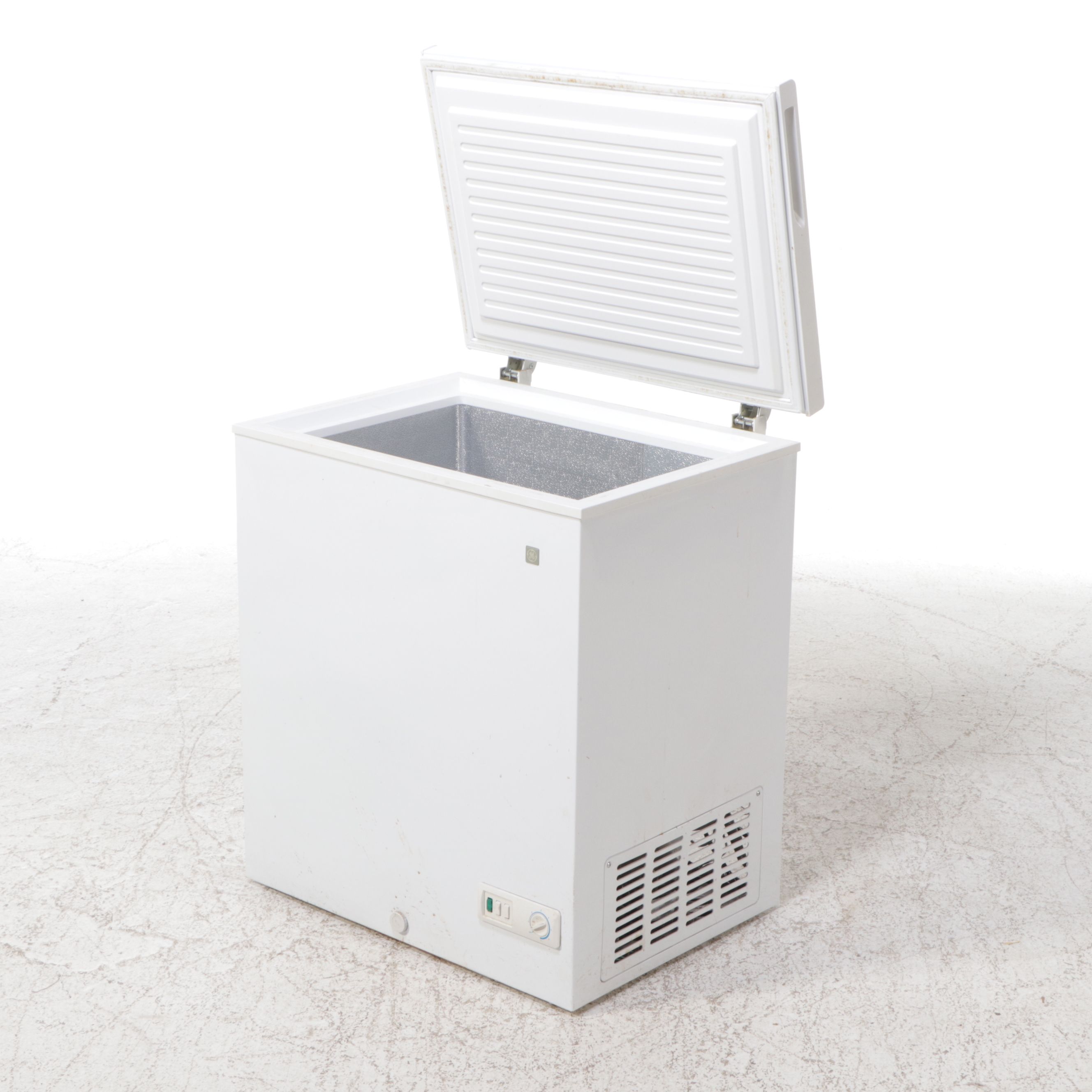 GE 5.0 Cu. Ft. White Chest Freezer