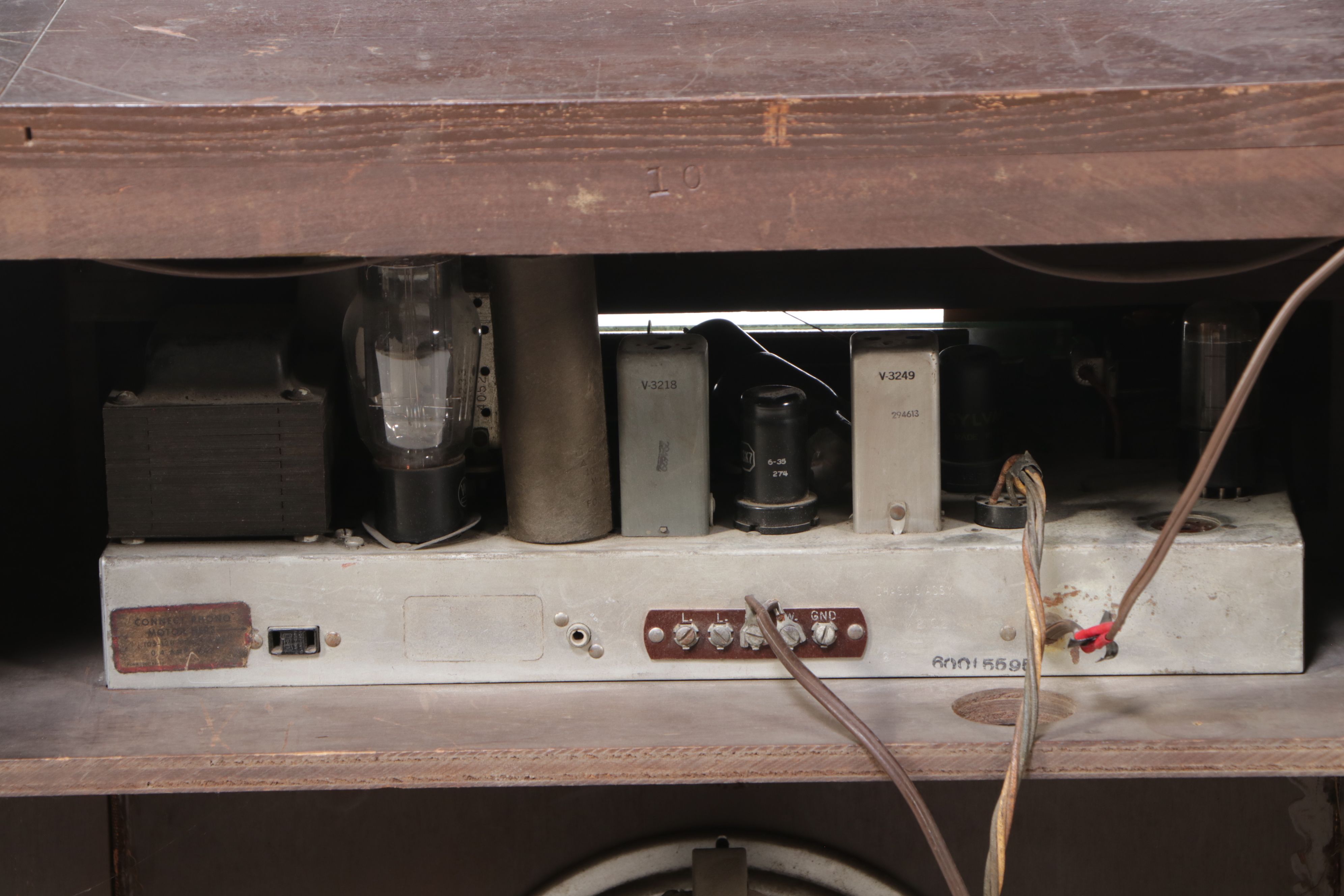 Westinghouse Console Burlwood and Bakelite Floor Model Radio