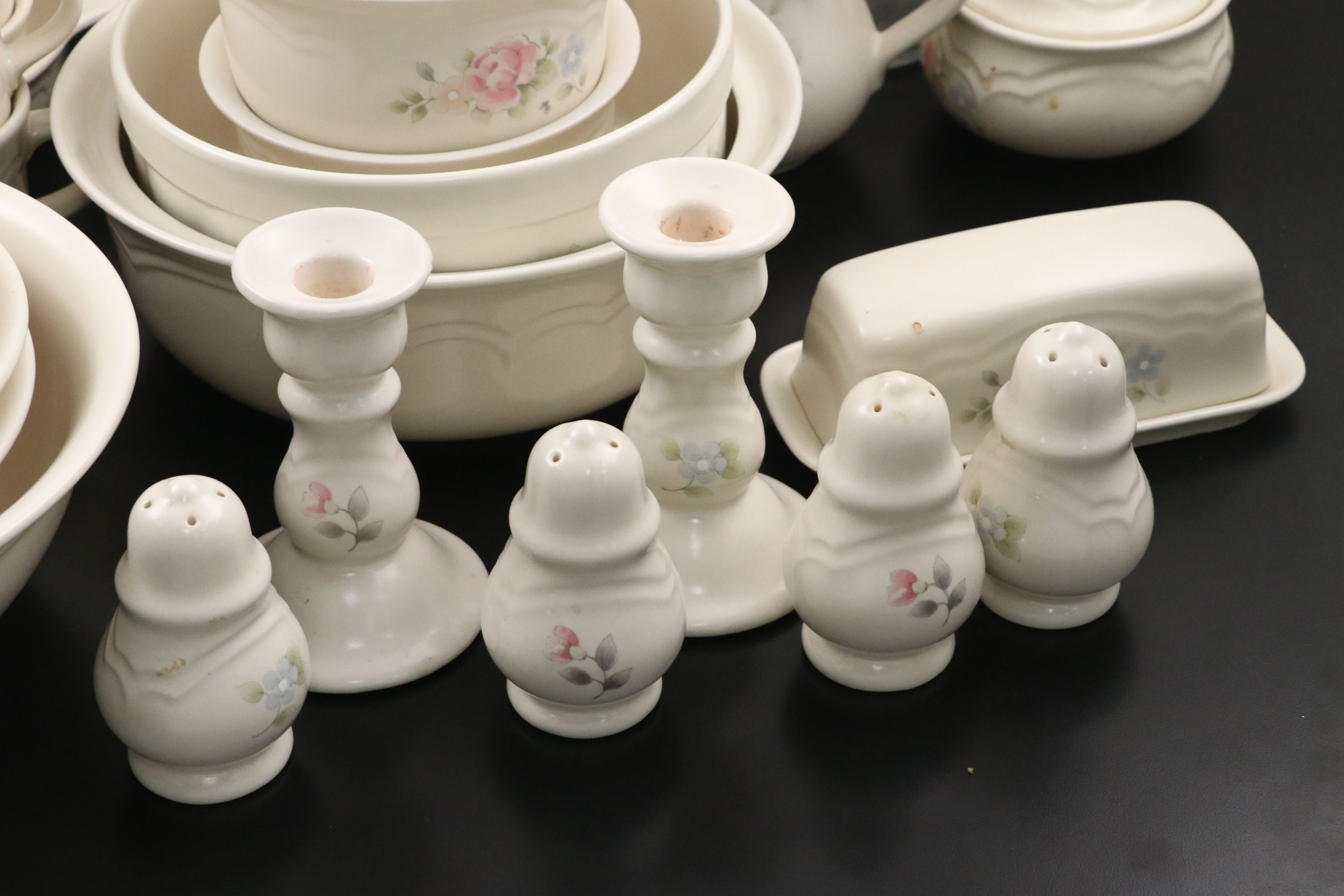 Pflatzgraff "Tea Rose" Ceramic, Glass, and Plastic Dinnerware with Fabric Cover