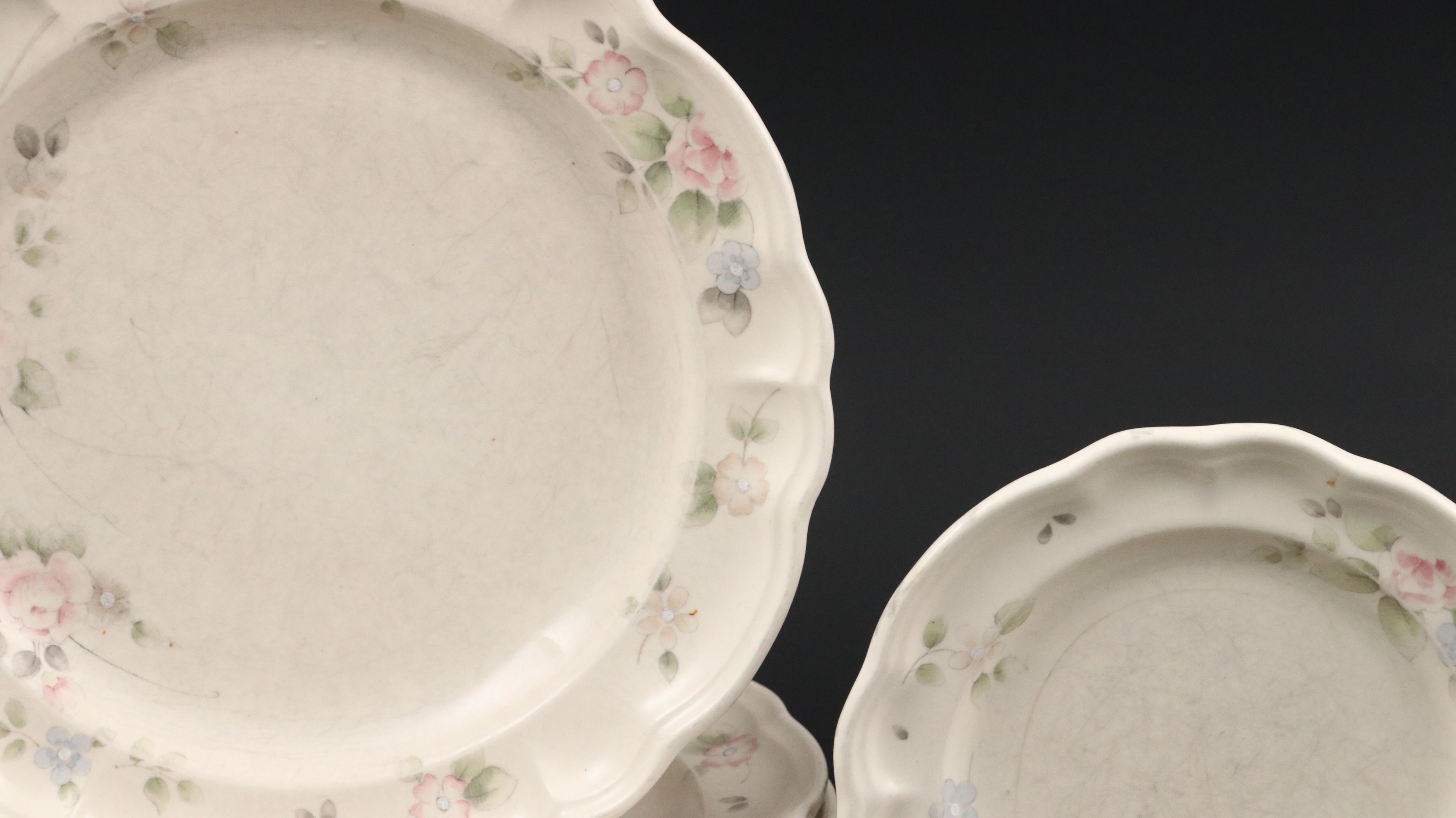 Pflatzgraff "Tea Rose" Ceramic, Glass, and Plastic Dinnerware with Fabric Cover