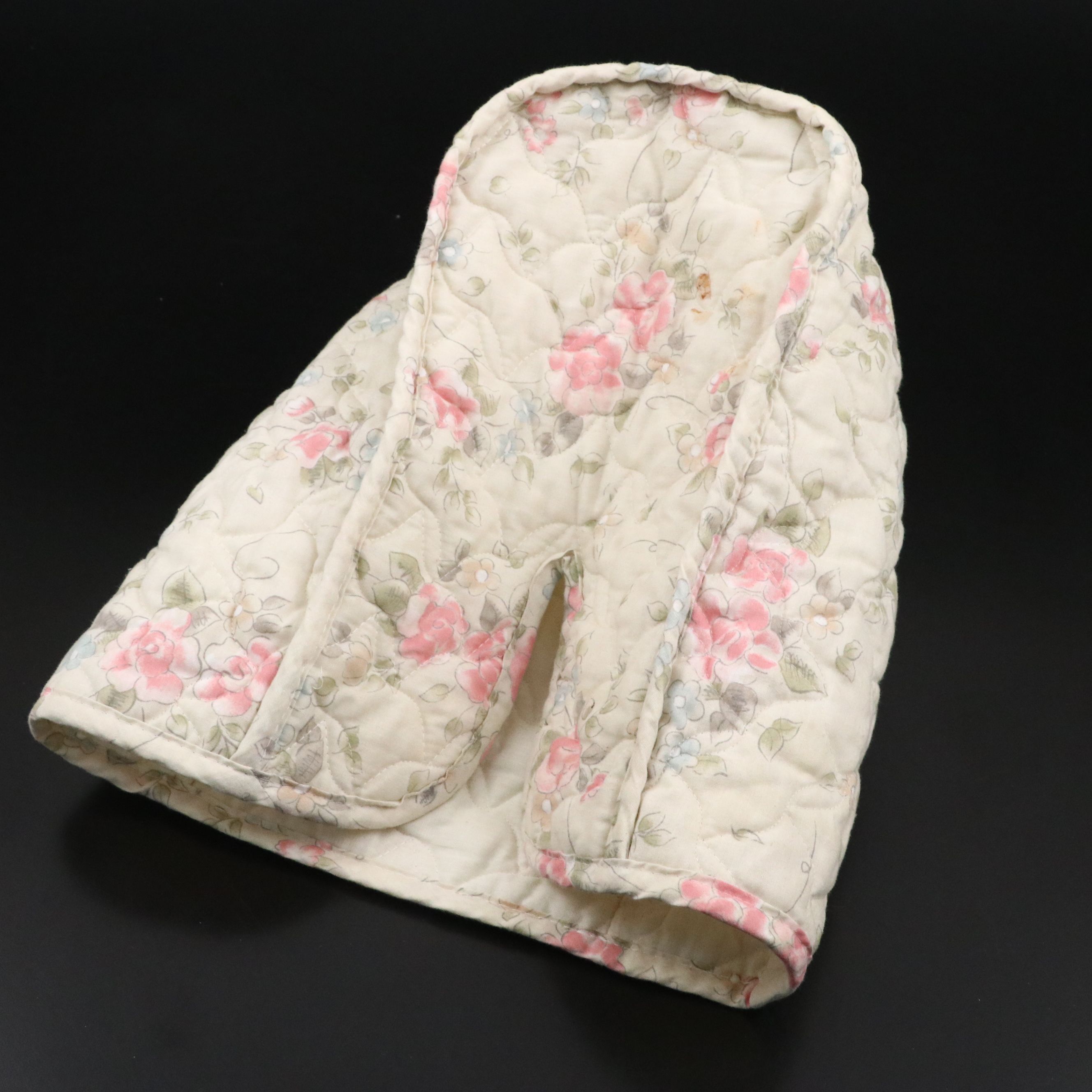 Pflatzgraff "Tea Rose" Ceramic, Glass, and Plastic Dinnerware with Fabric Cover