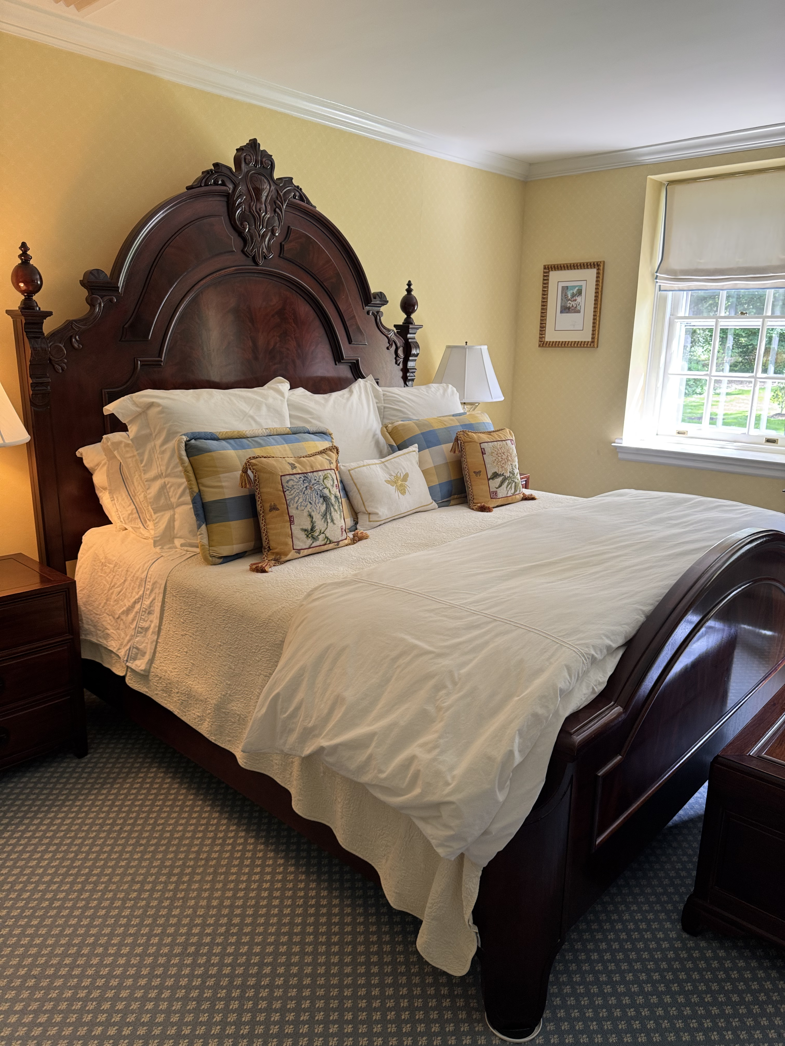 Henredon "Carlyle" Renaissance Revival Style Mahogany King Size Bed Frame