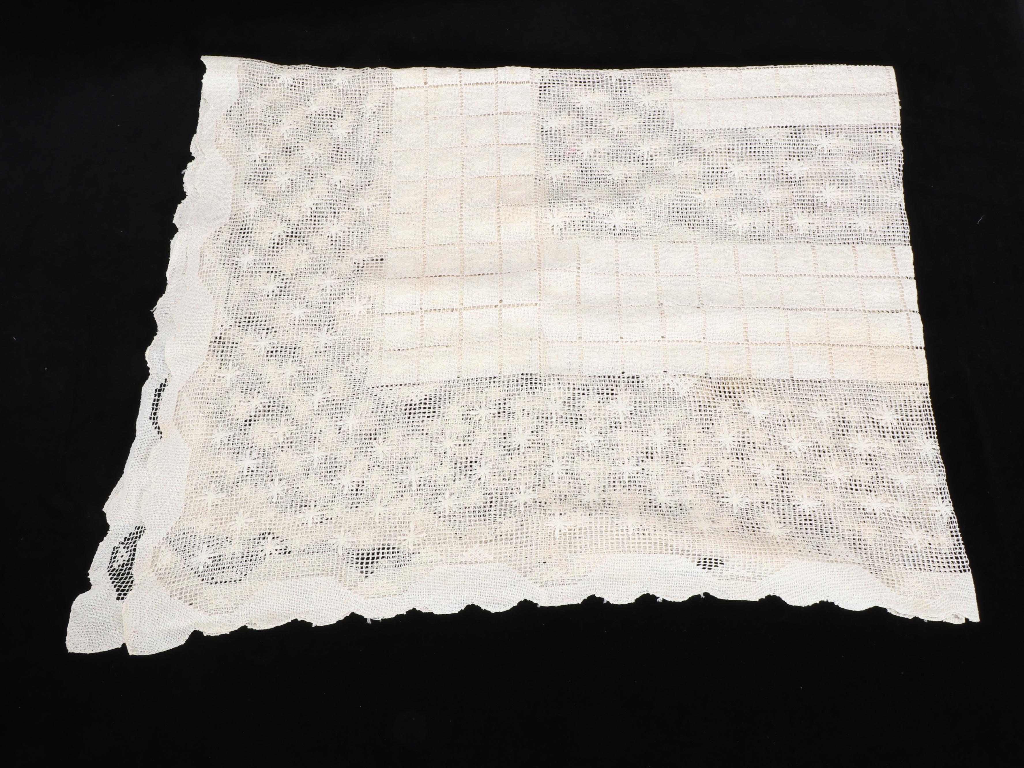 Floral Cotton Blankets with Lace Tablecloths and Cotton Placemats