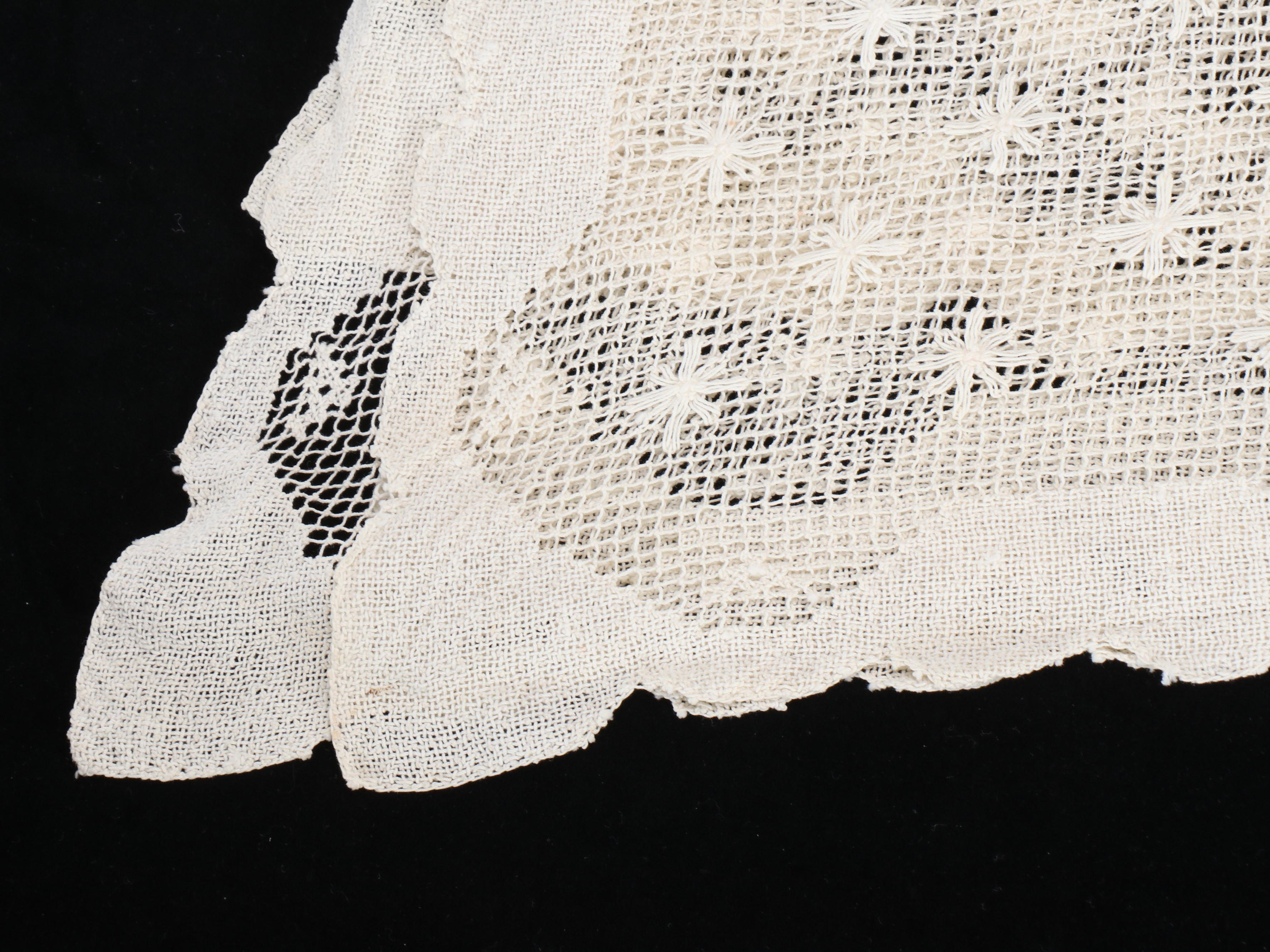 Floral Cotton Blankets with Lace Tablecloths and Cotton Placemats