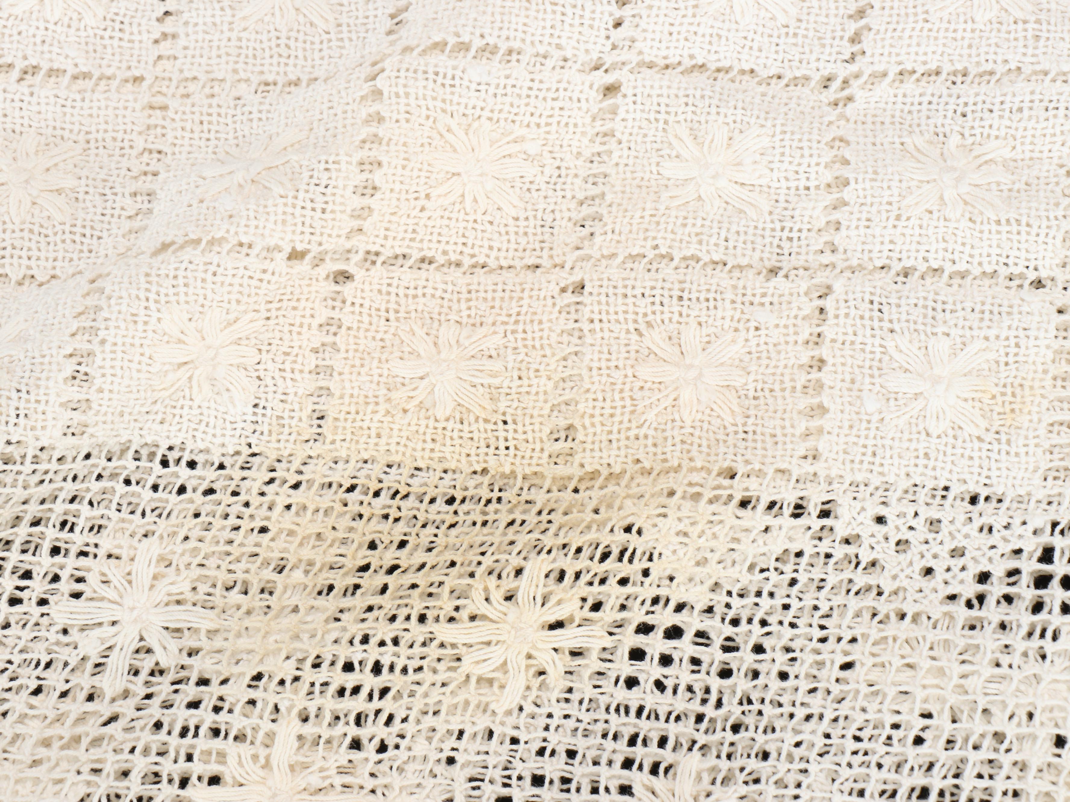 Floral Cotton Blankets with Lace Tablecloths and Cotton Placemats