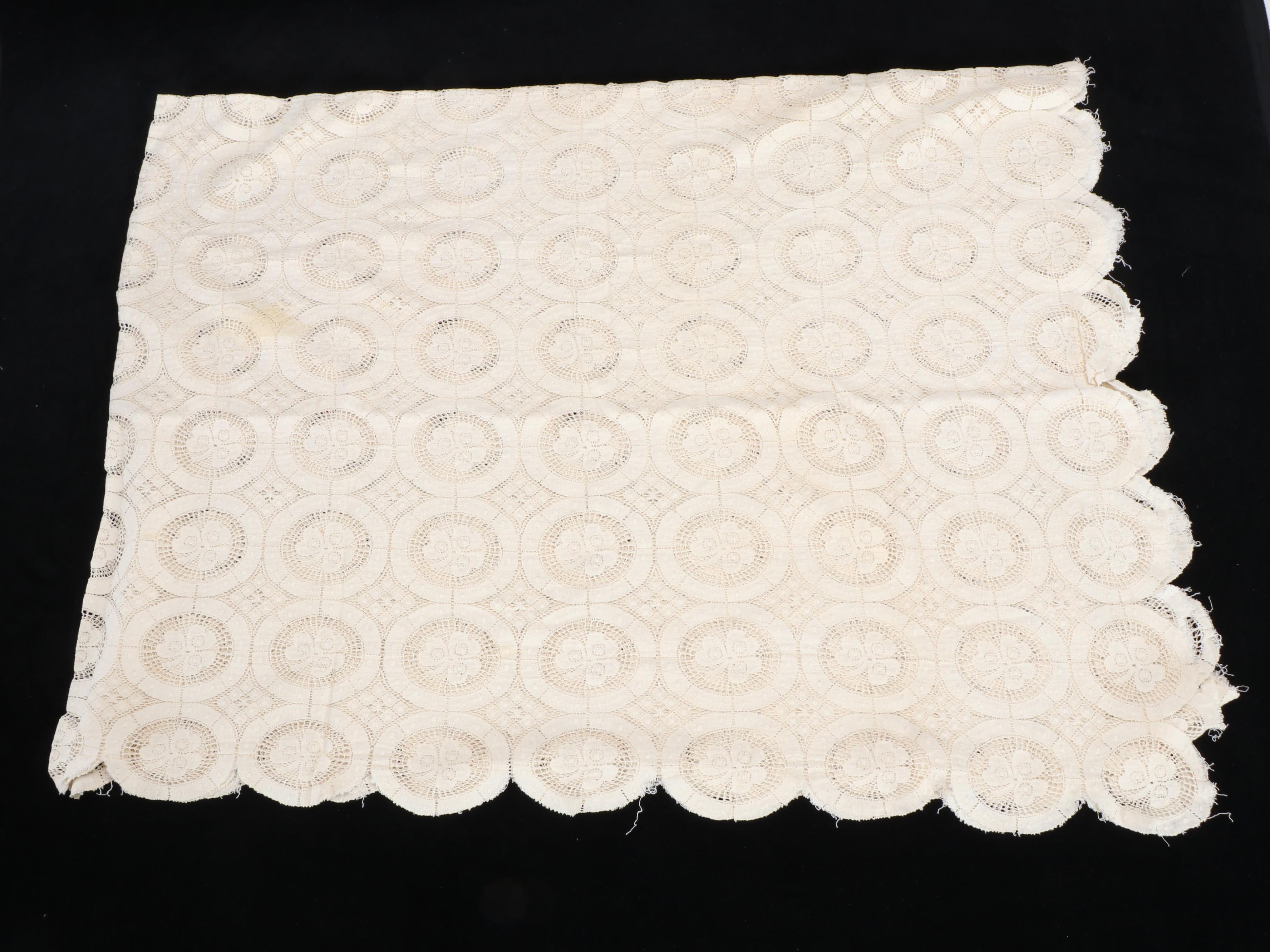 Floral Cotton Blankets with Lace Tablecloths and Cotton Placemats