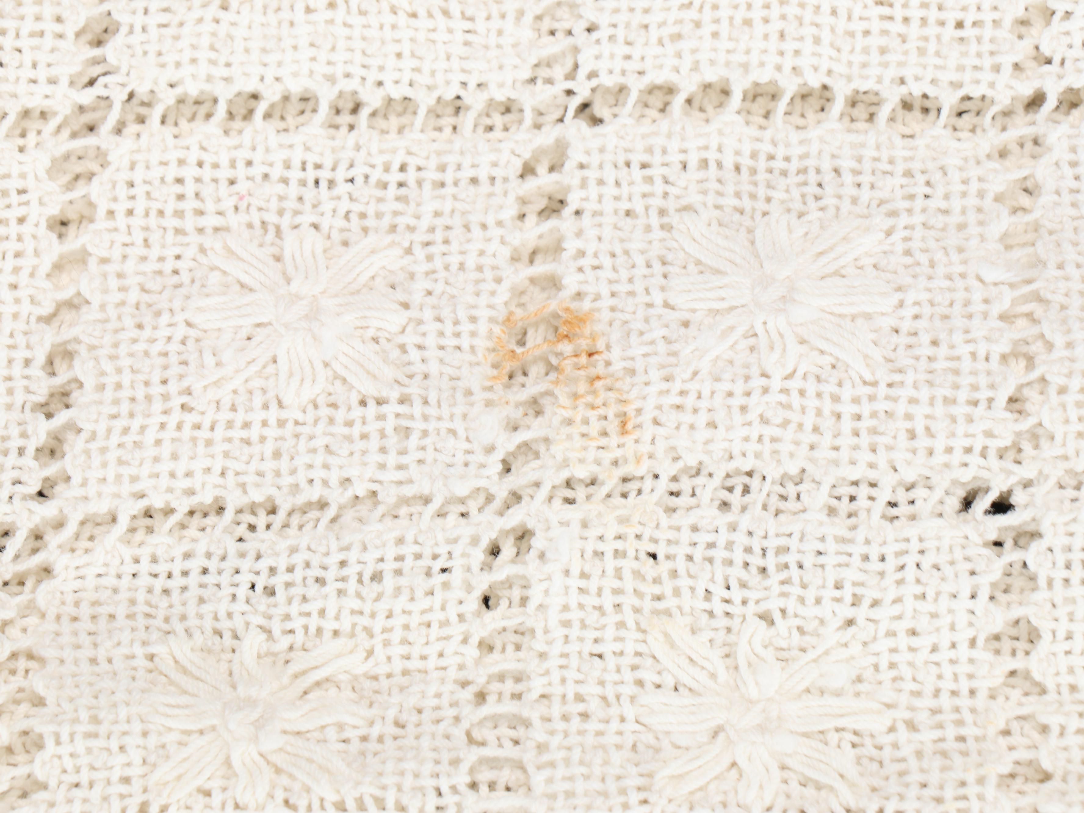 Floral Cotton Blankets with Lace Tablecloths and Cotton Placemats