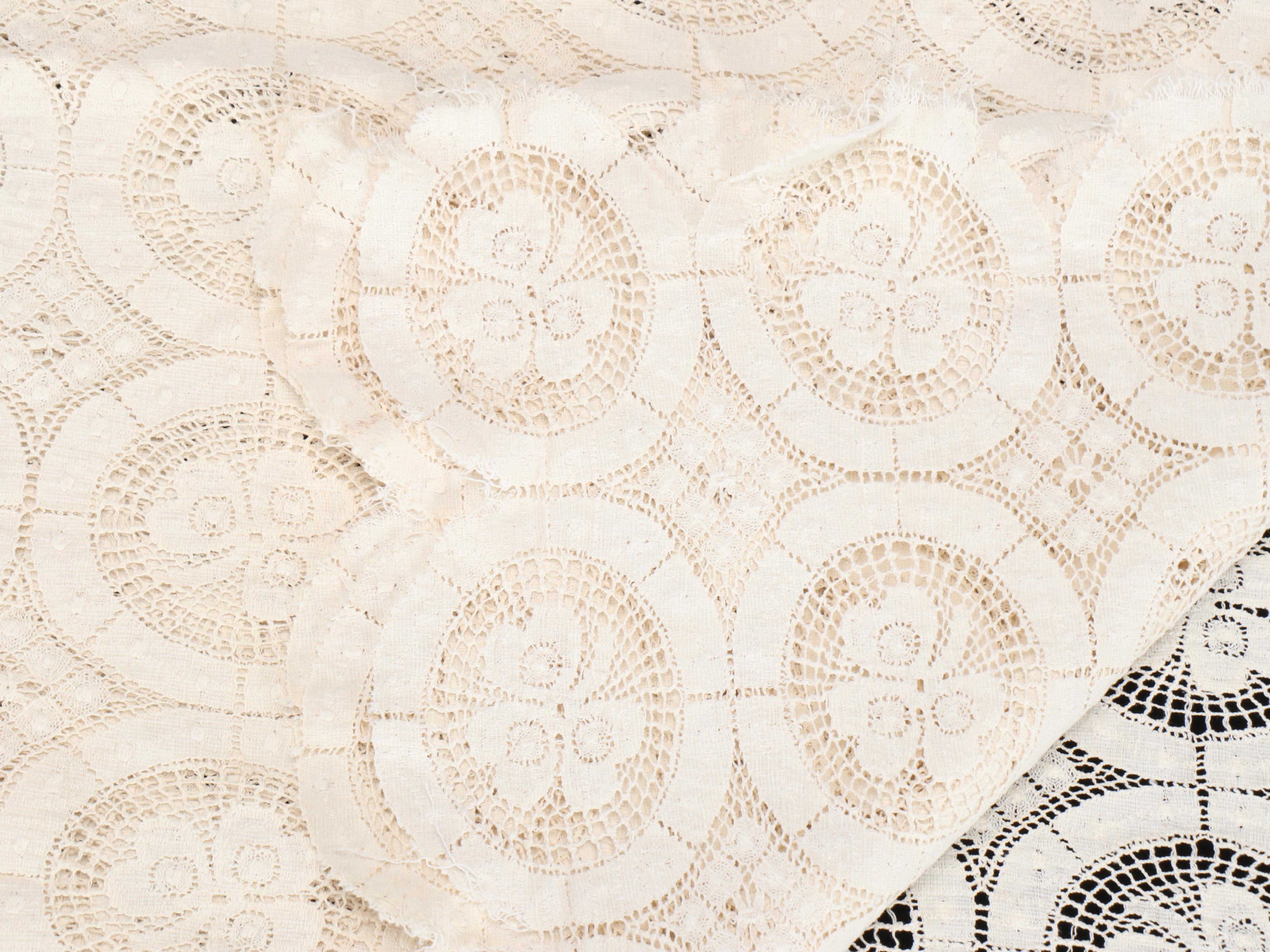 Floral Cotton Blankets with Lace Tablecloths and Cotton Placemats