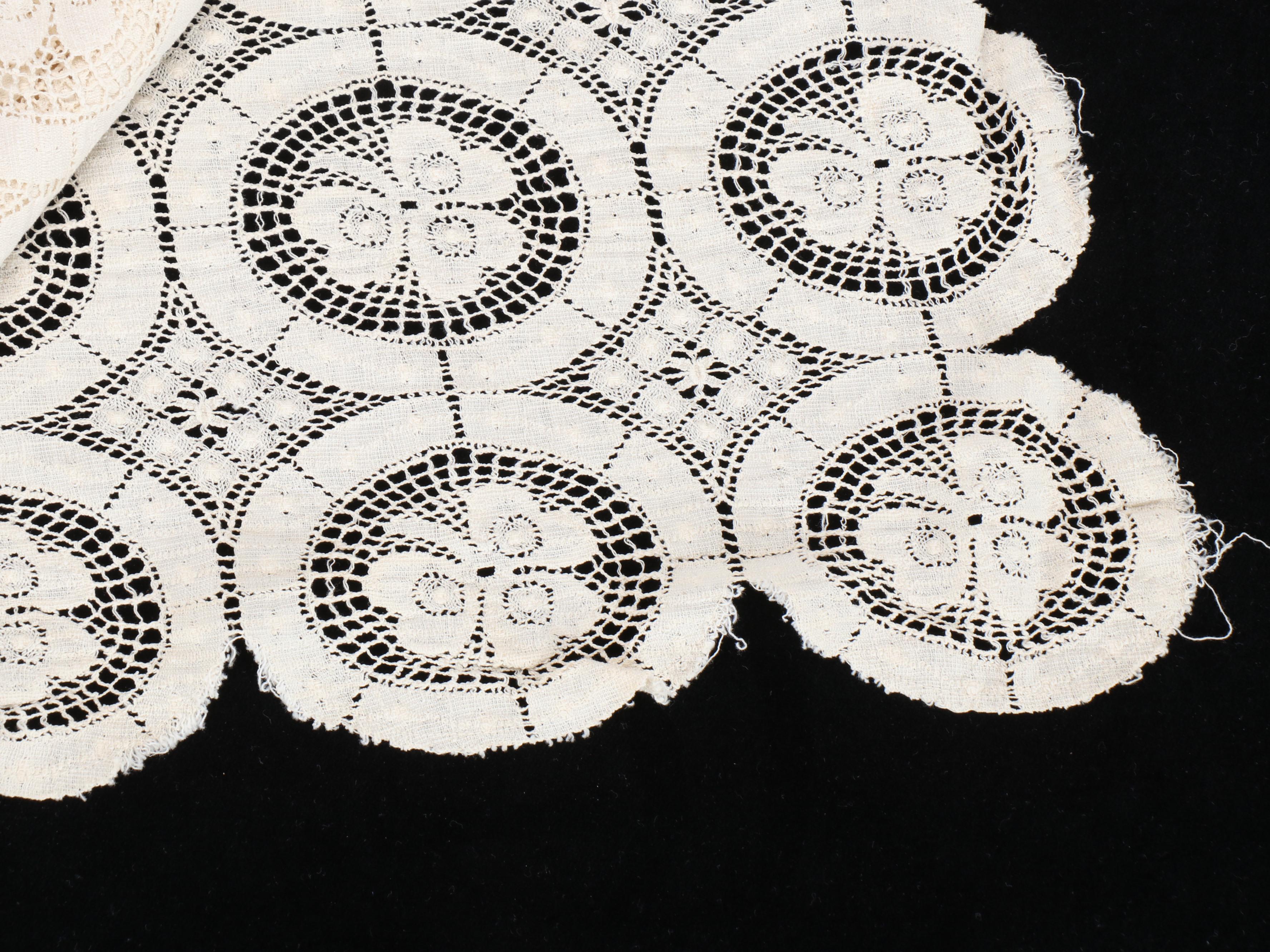 Floral Cotton Blankets with Lace Tablecloths and Cotton Placemats