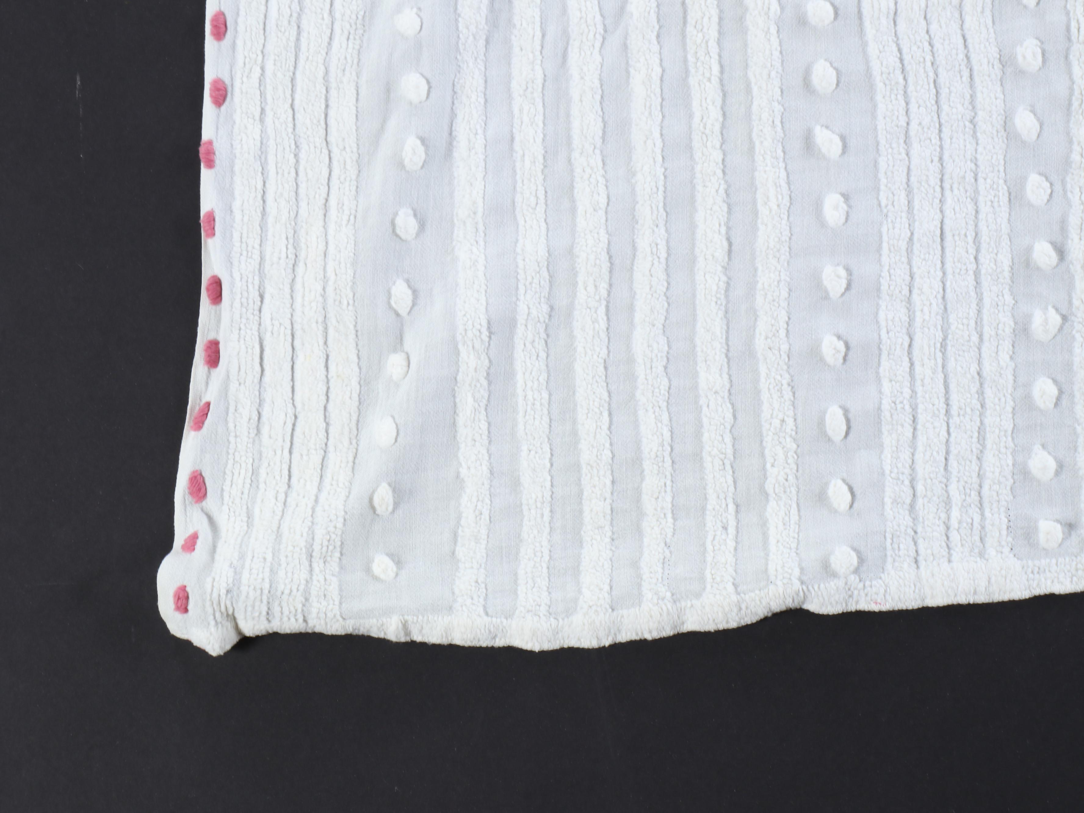 Floral Cotton Blankets with Lace Tablecloths and Cotton Placemats