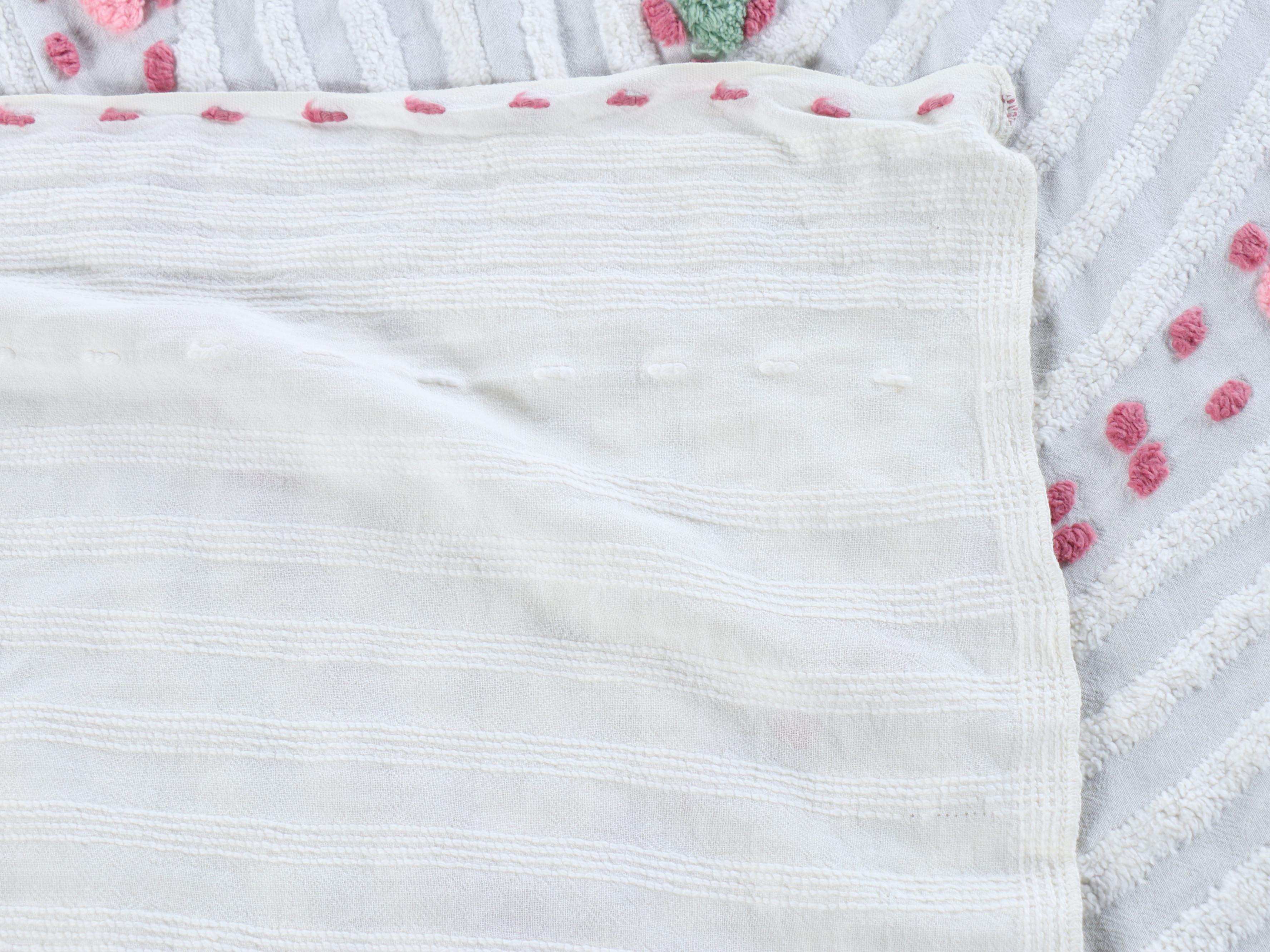 Floral Cotton Blankets with Lace Tablecloths and Cotton Placemats