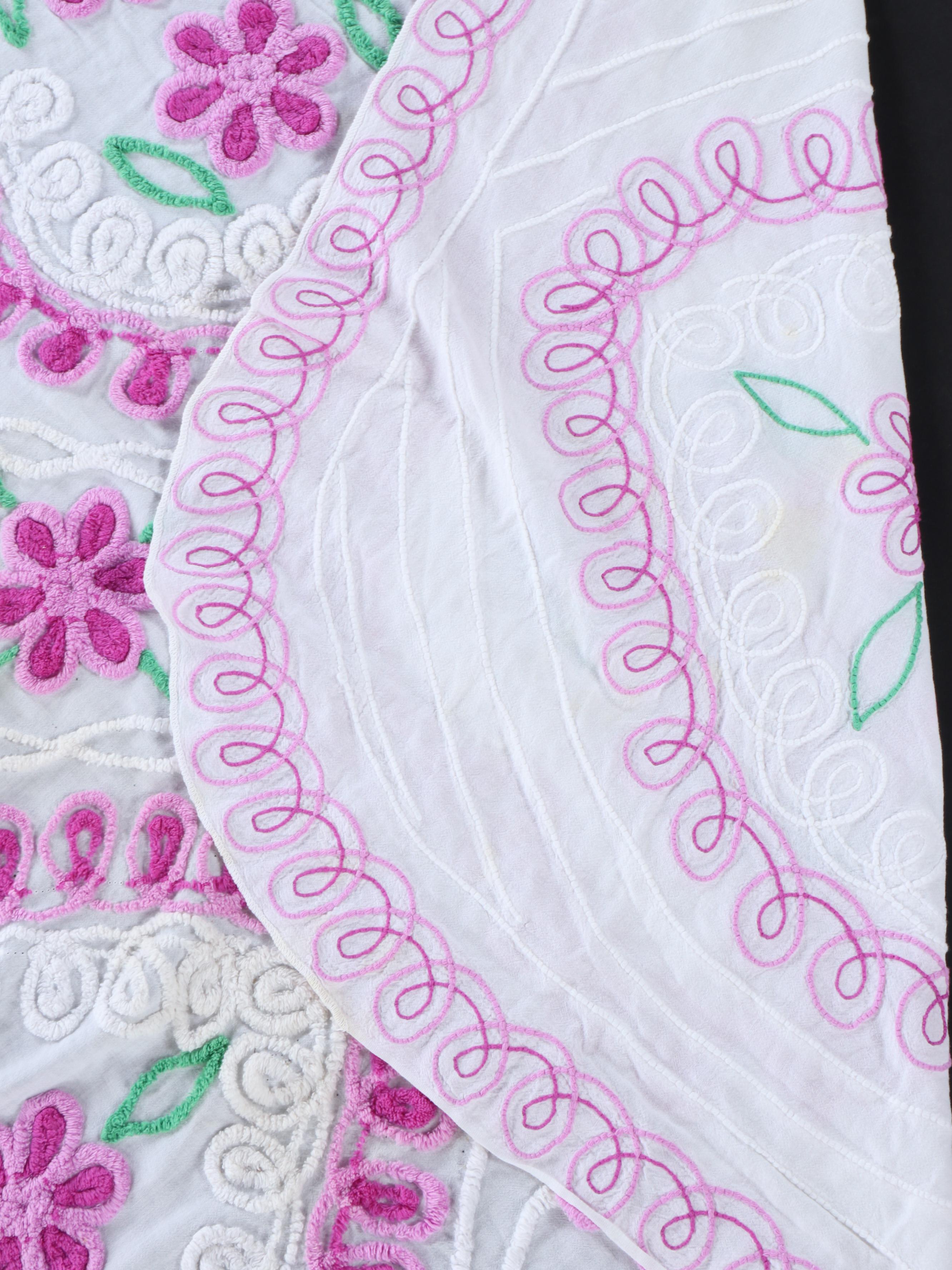 Floral Cotton Blankets with Lace Tablecloths and Cotton Placemats