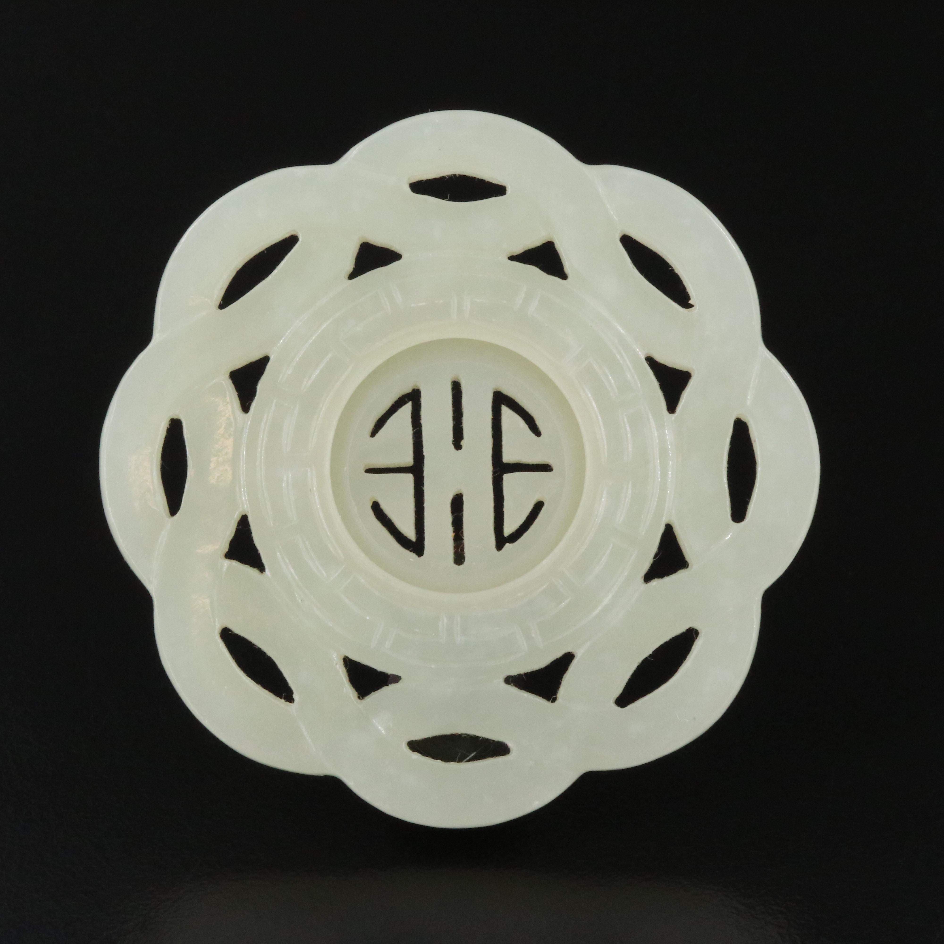 Loose Nephrite Carving with Moving Wheel Center