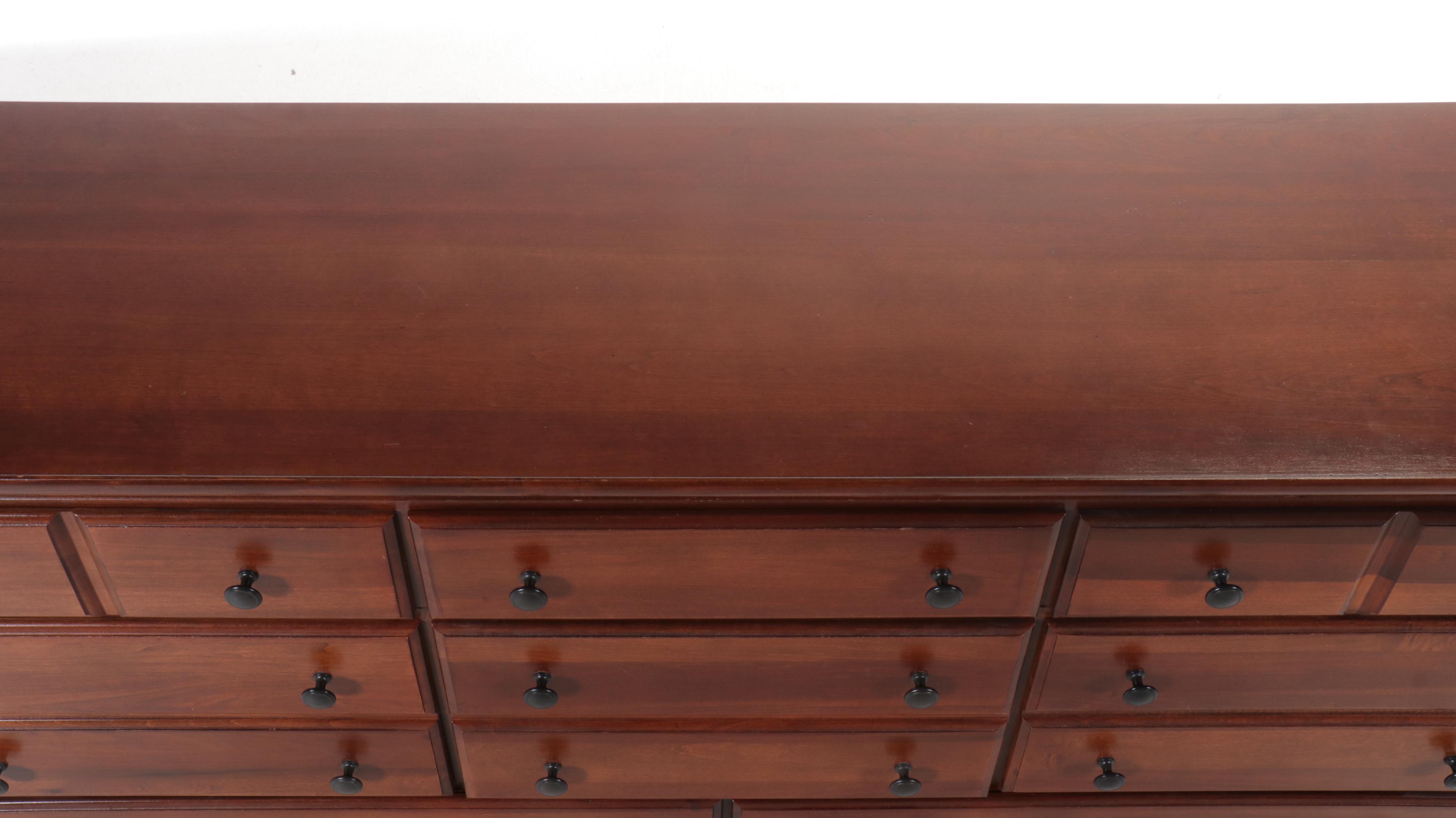 Traditional Style Mahogany Veneered Dresser
