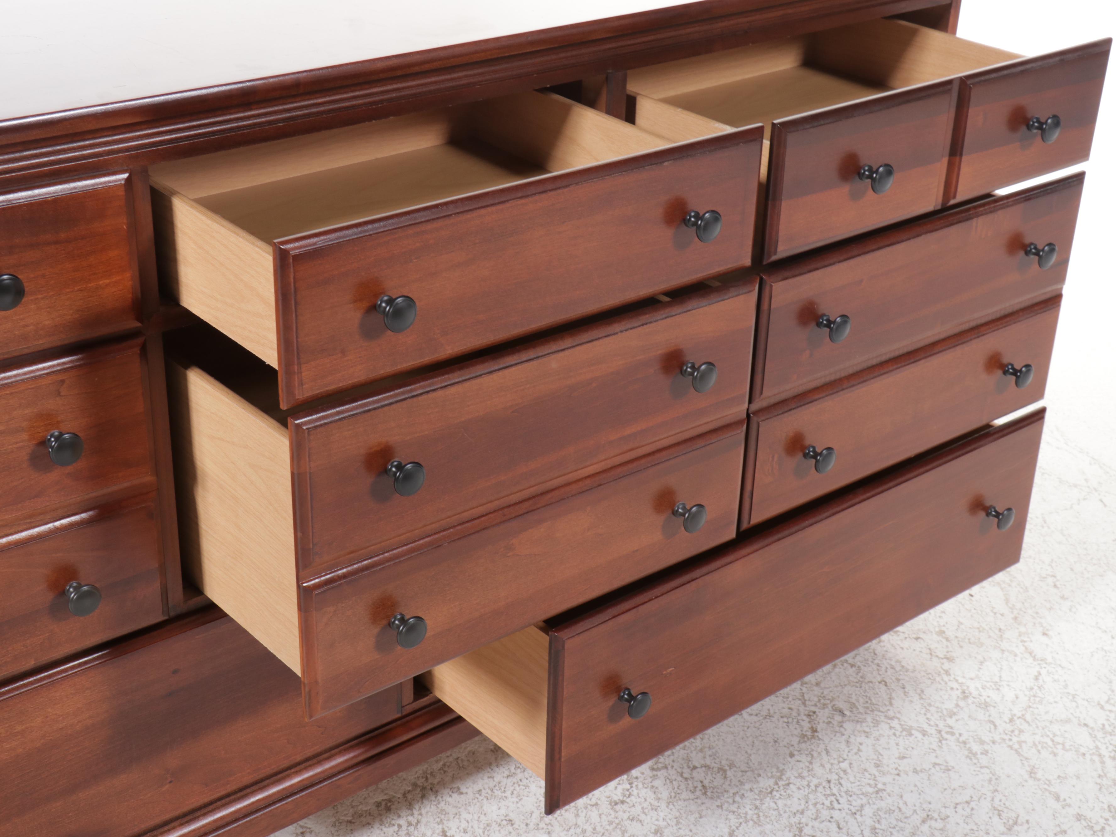 Traditional Style Mahogany Veneered Dresser