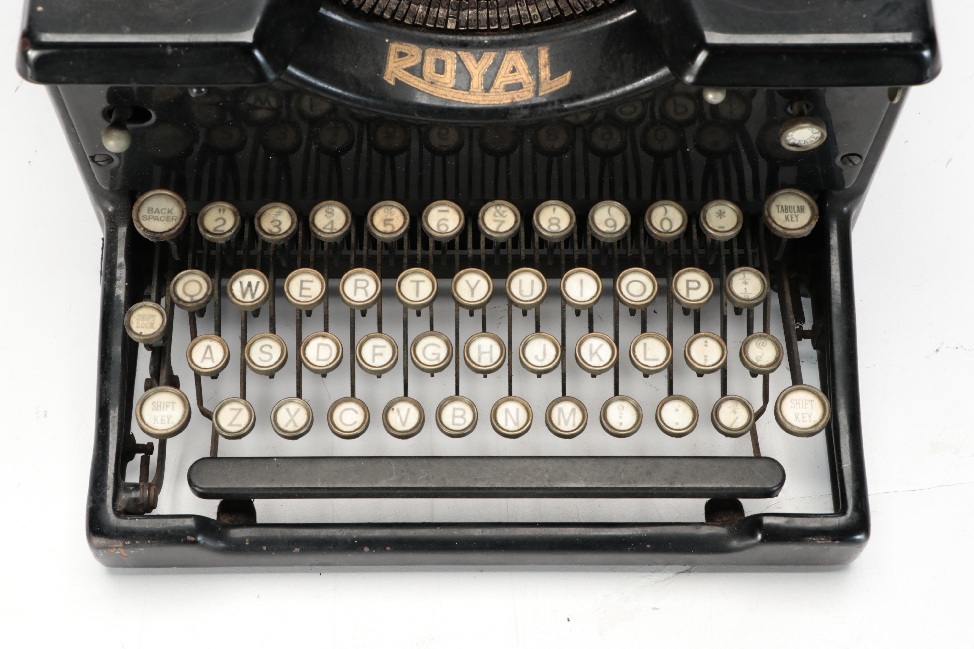 Royal Classic Metal Manual Typewriter