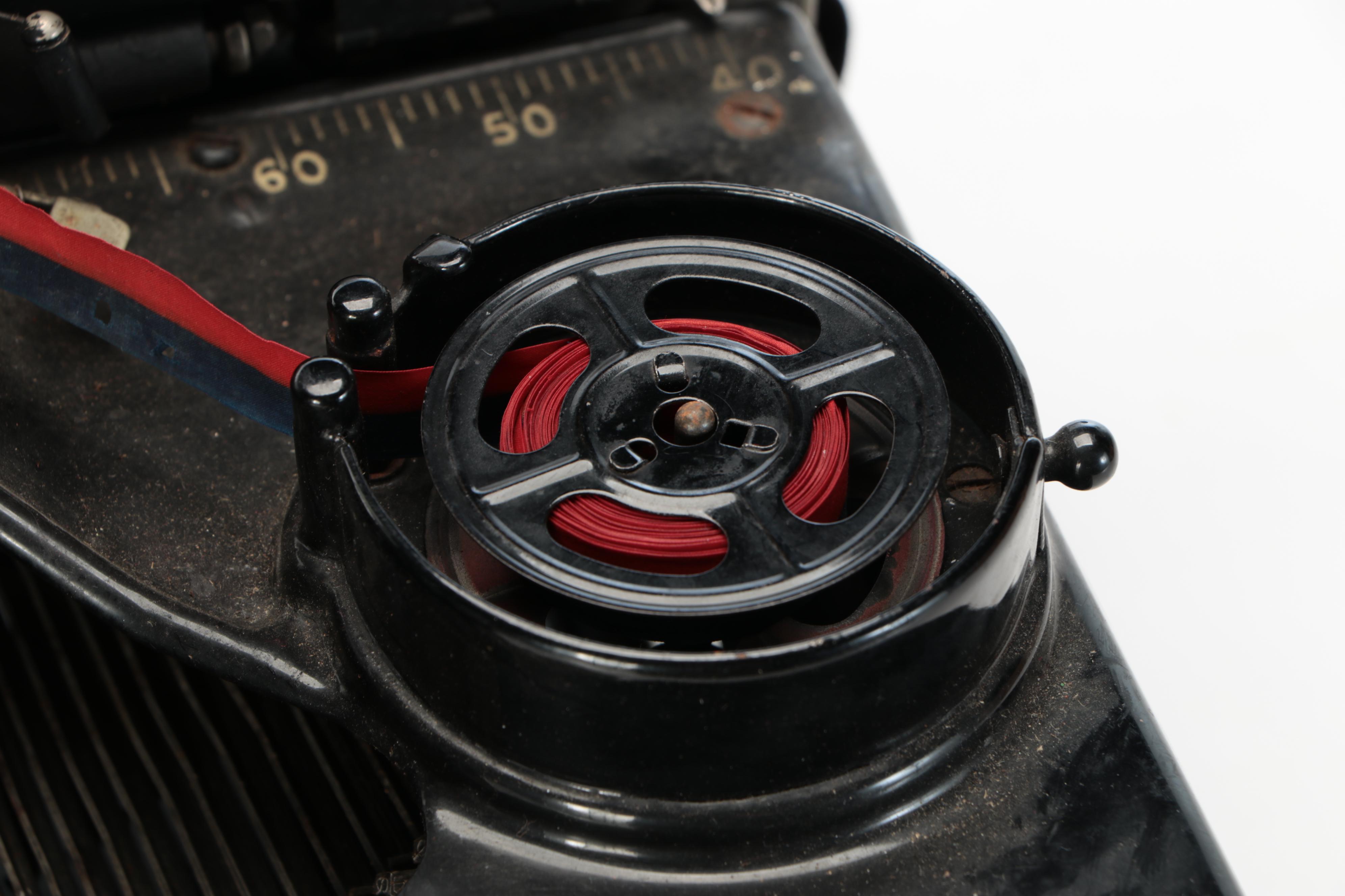 Royal Classic Metal Manual Typewriter