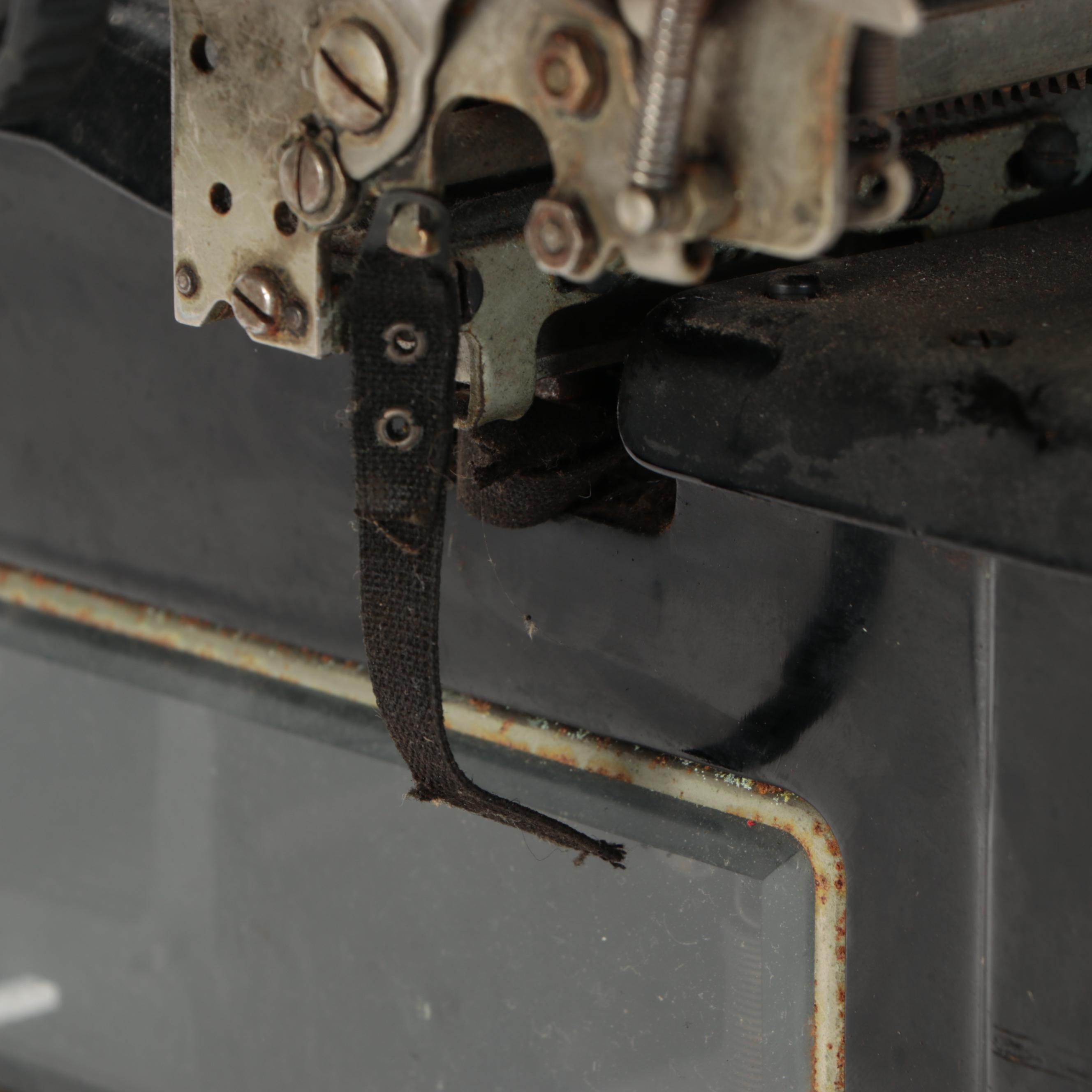 Royal Classic Metal Manual Typewriter