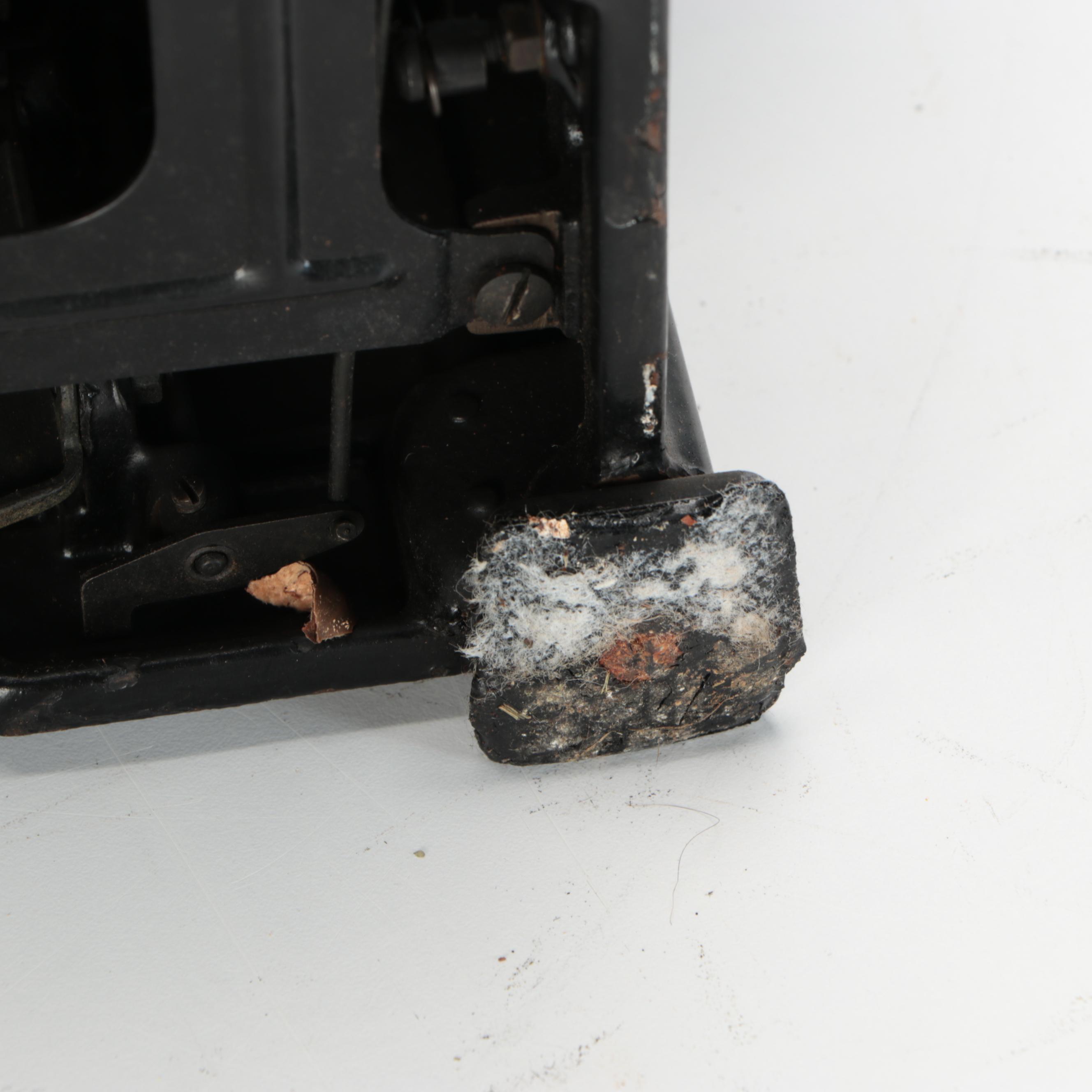 Royal Classic Metal Manual Typewriter